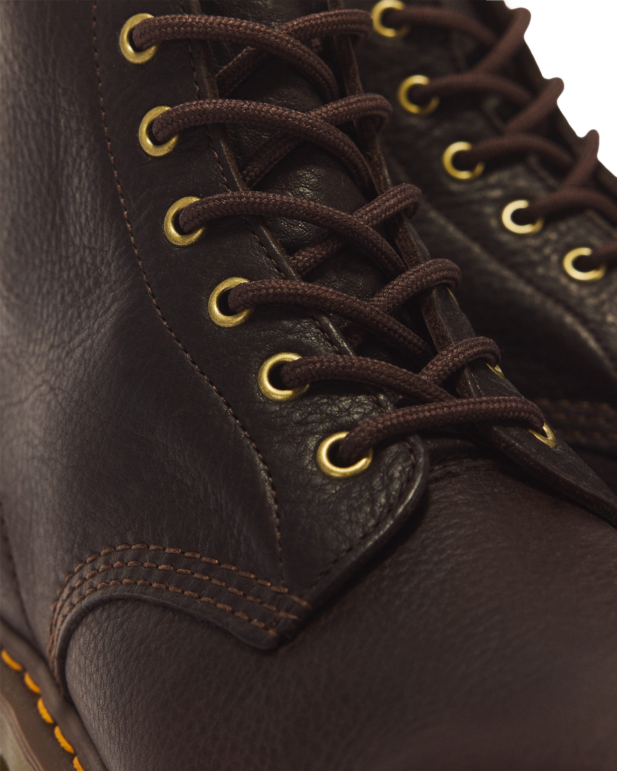DR. MARTENS 101 Ub Dark Brown Ambassador Schnürboots Schnürstiefelette mit typisch gelber Rahmennaht