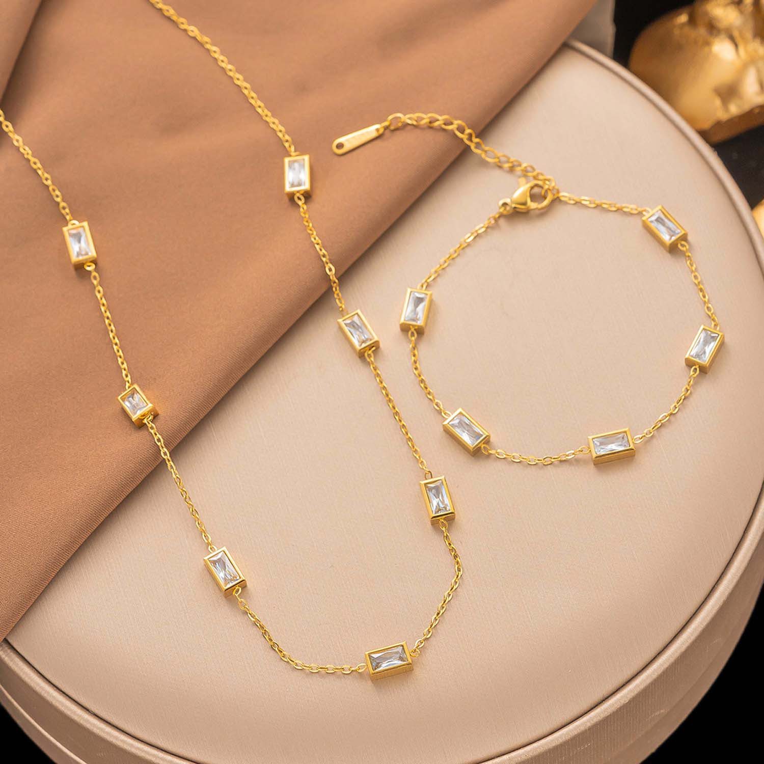 trends for living Schmuckset quadratisches diamantbesetztes Edelstahl Halsketten und Armbandset