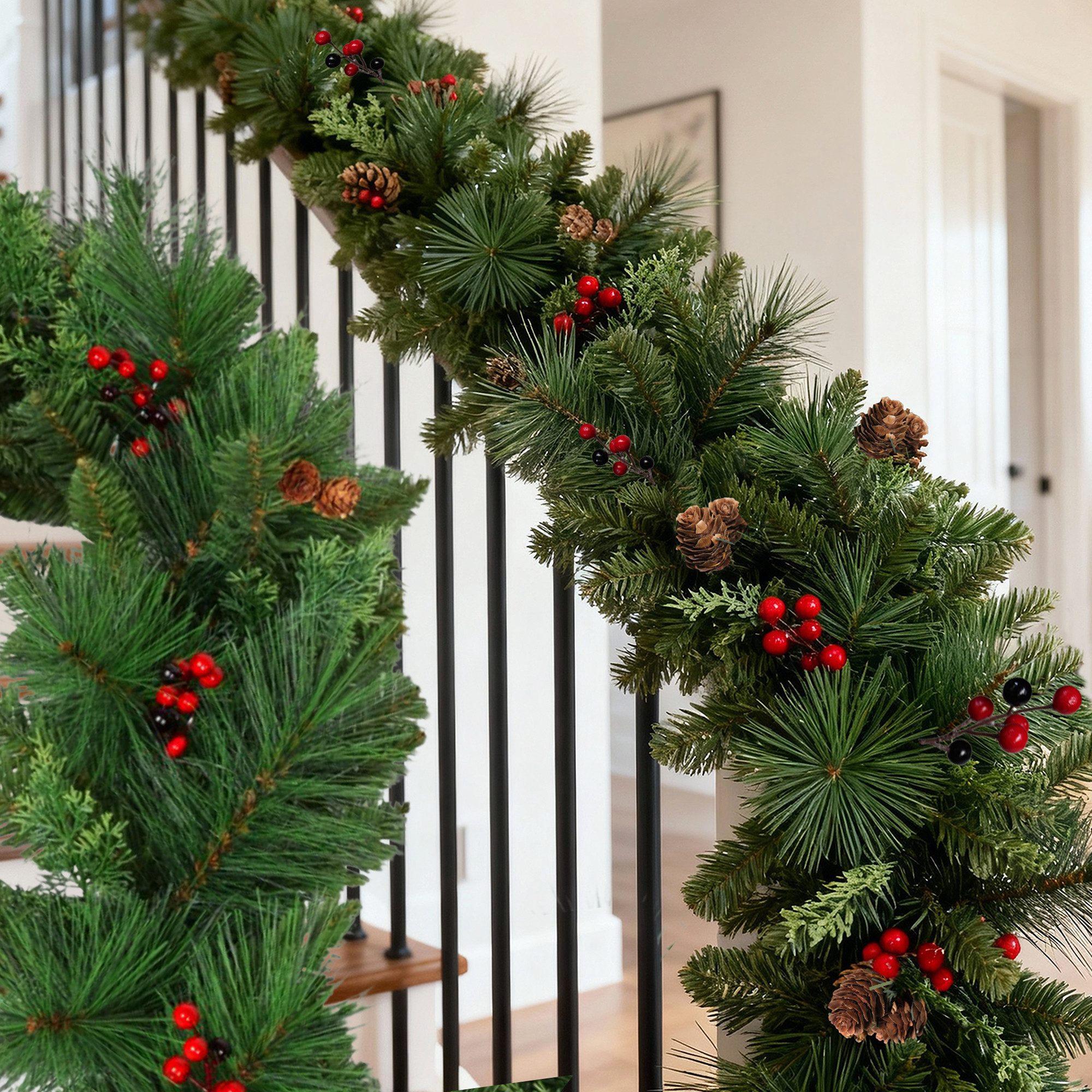 Arnusa Girlanden Weihnachtsgirlande Tannengirlande mit roten Stechpalmen Beeren 270 cm, Weihnachtsdeko Treppengeländer Deko Ilex