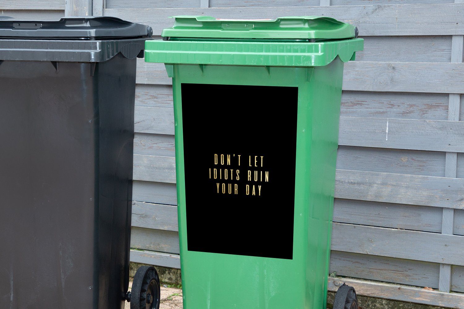 Schwarz Tag Container, - (1 Mülltonne, Zitat Mülleimer-aufkleber, MuchoWow - - Wandsticker St), Sticker, Abfalbehälter Gold