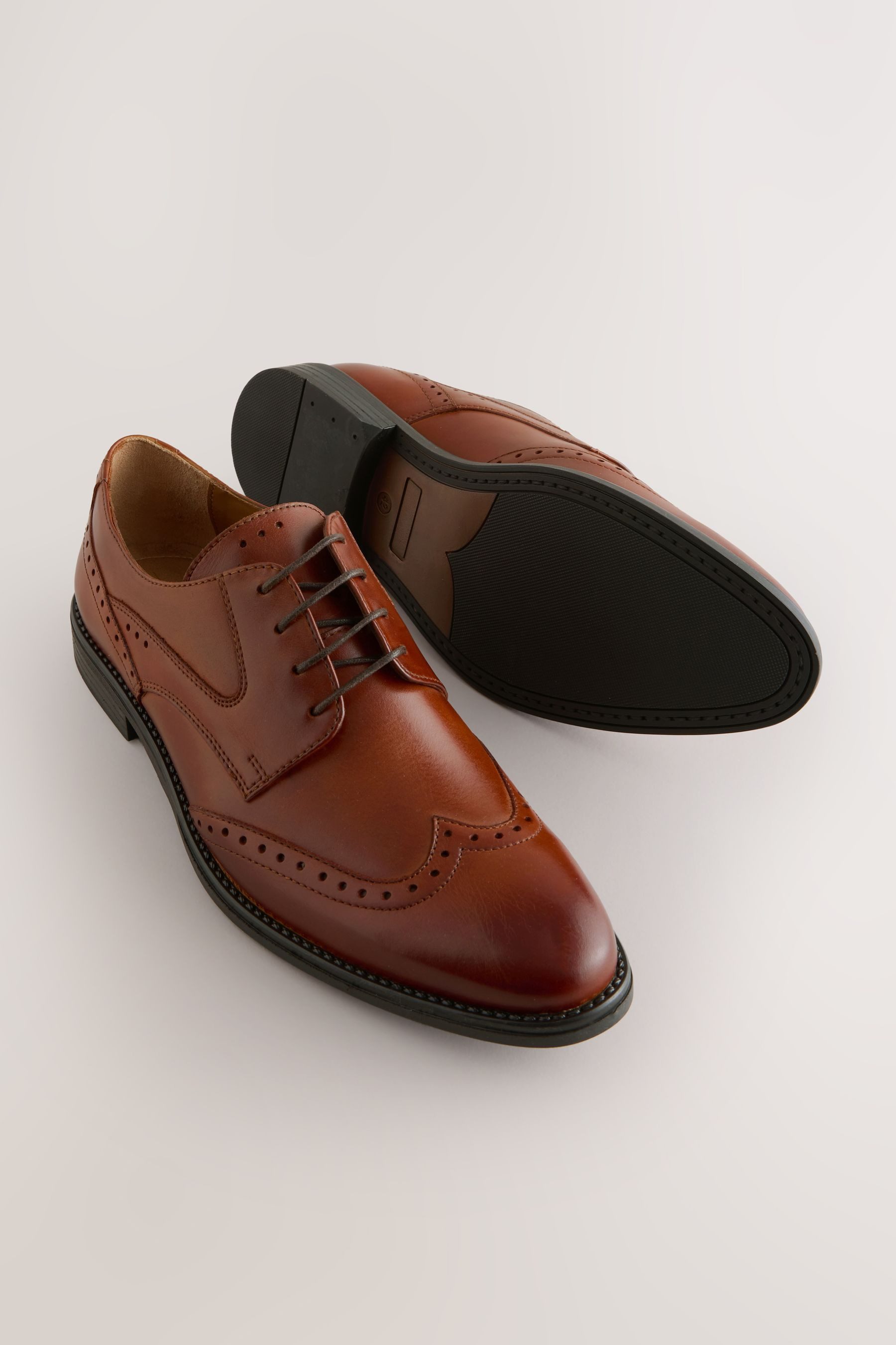 Next Brogues aus Leder mit Flügelkappe Schnürschuh (1-tlg)