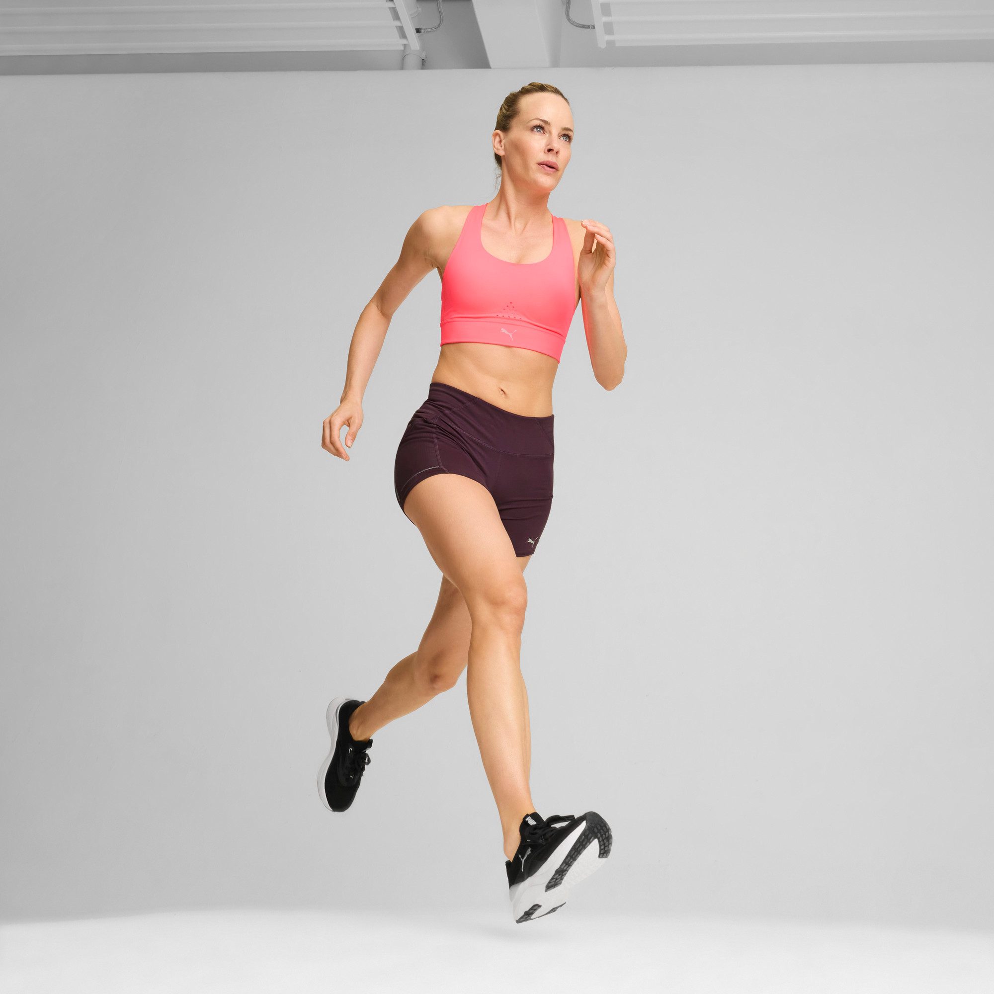 PUMA SOFTRIDE MAYVE WN'S Trainingsschuh gestricktes Obermaterial, leicht profilierte Synthetik-Laufsohle