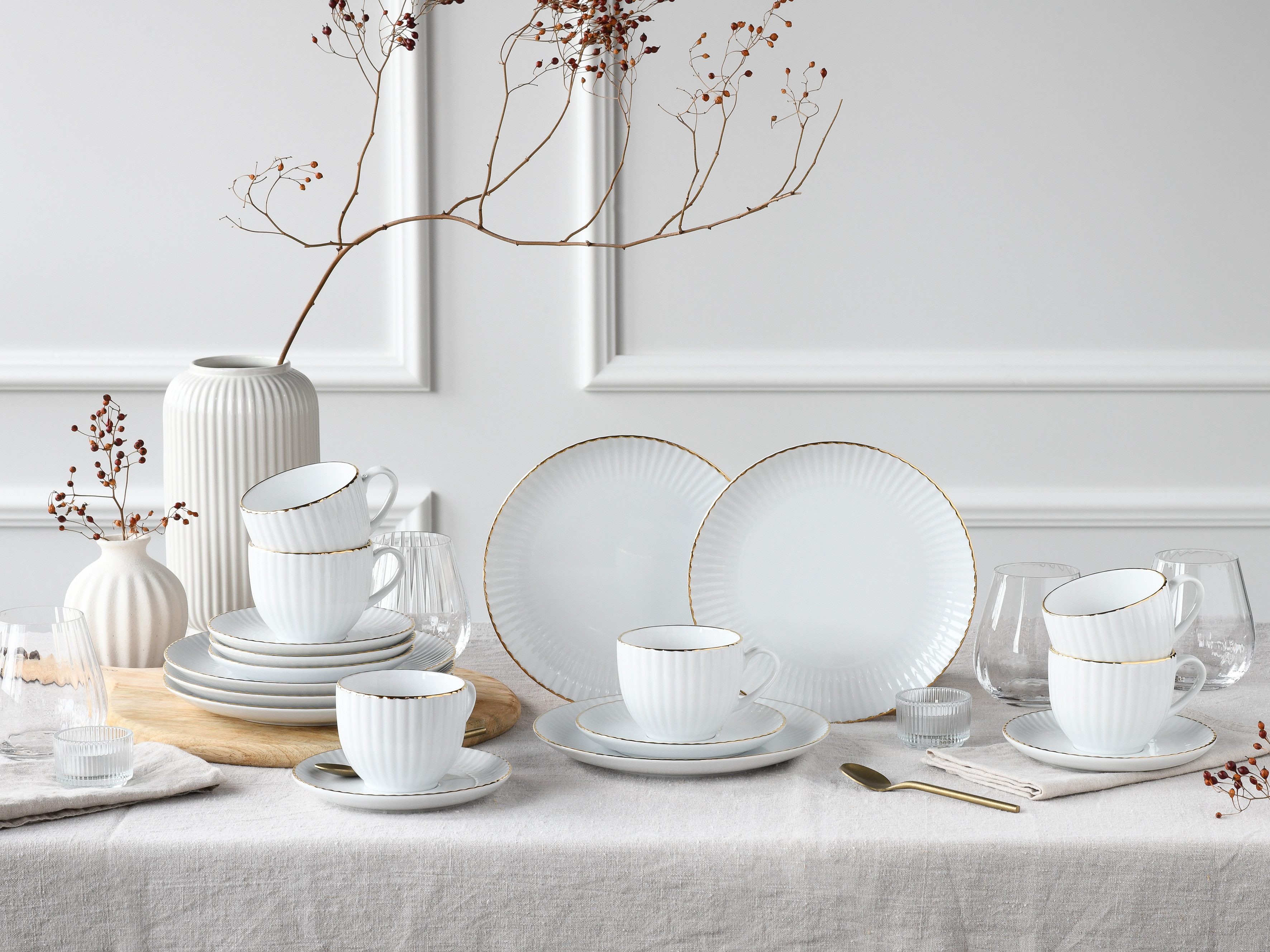 CreaTable Kaffeeservice Allegra Goldband, Service 18-tlg. (18-tlg), 6 Personen, Porzellan, Klassisch, Elegant, Von Hand gemalter Goldrand