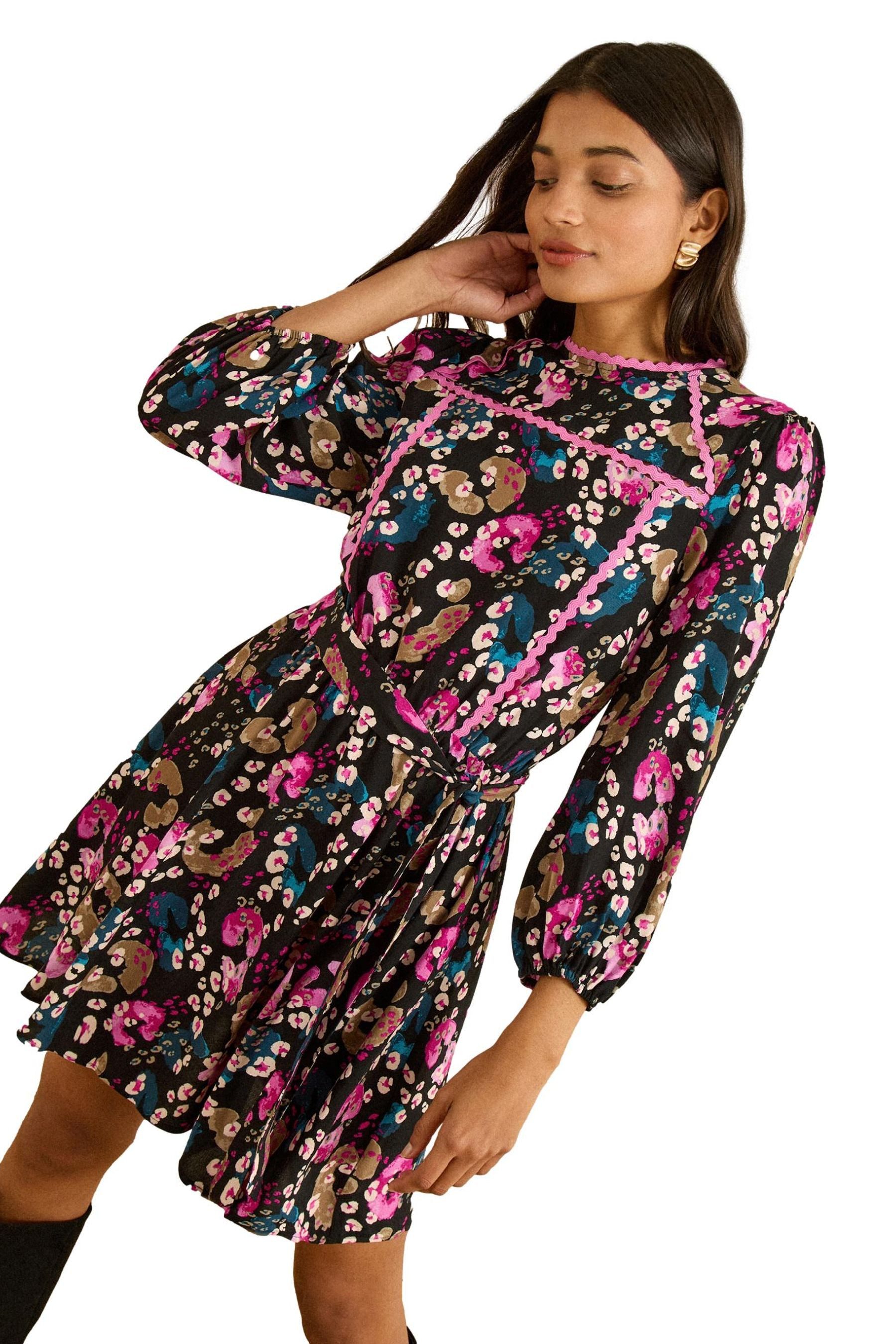 Love & Roses Minikleid Love & Roses Minikleid mit Zackenlitze, Regular (1-tlg)