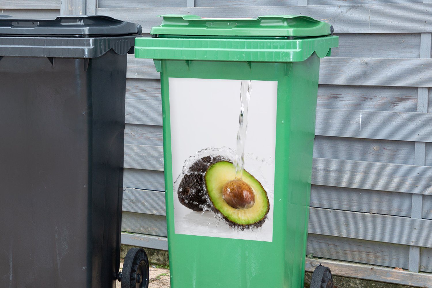Avocado Mülleimer-aufkleber, - Sticker, St), Wasserhahn Wasser MuchoWow - Mülltonne, Wandsticker (1 Abfalbehälter Container,