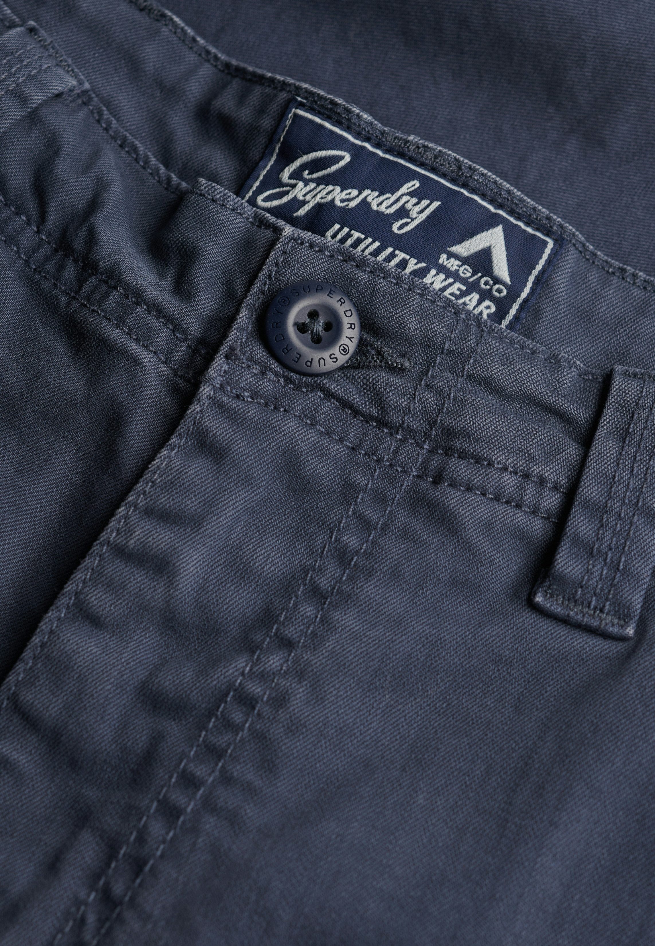 Superdry Chinoshorts UTILITY CHINO SHORT mit Baumwollmischung, Relaxed Fit, knielang, aus Webmaterial – Bild 5 von 5