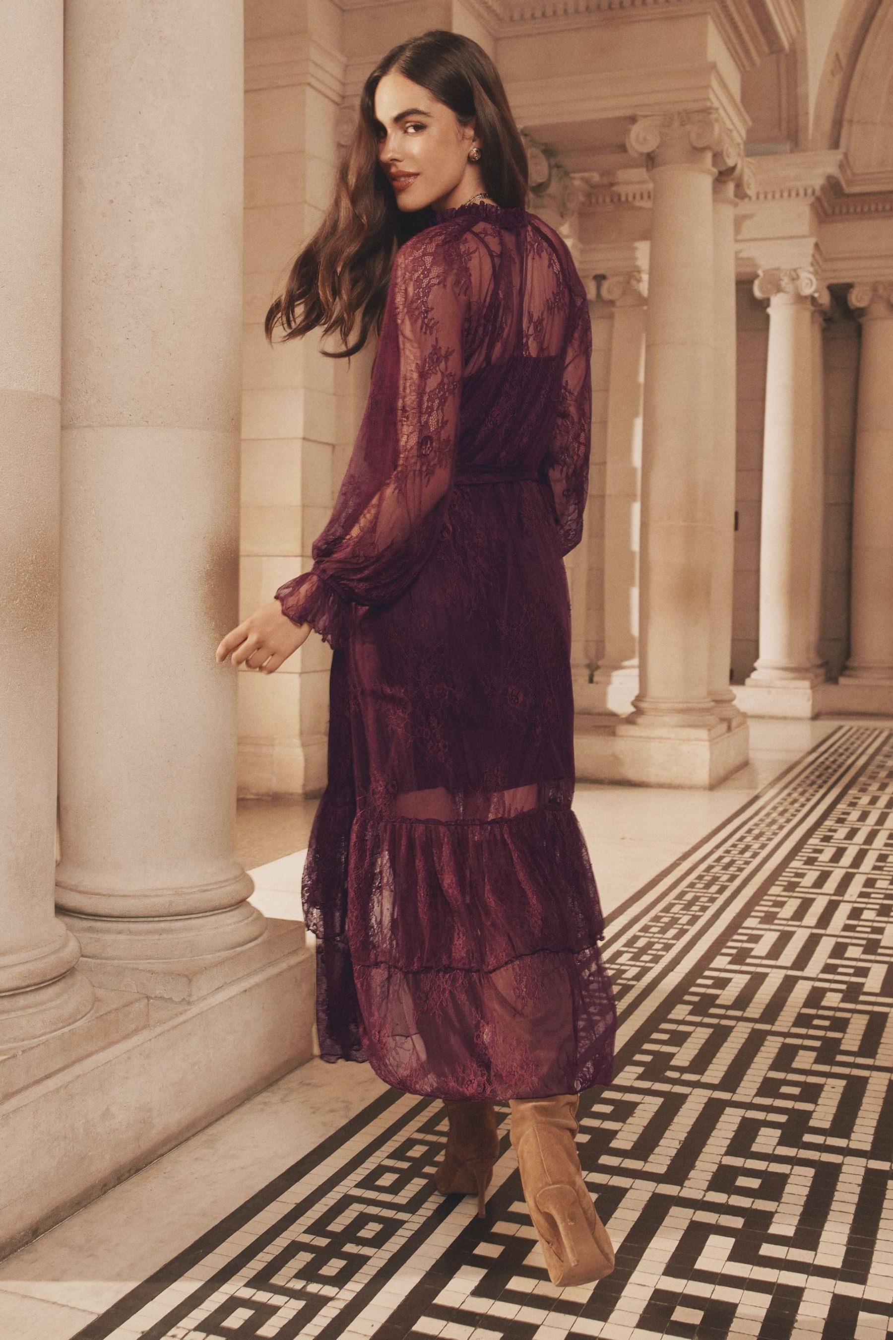 LIPSY Midikleid Lipsy Midikleid mit Spitze und Rüschen, Regular (1-tlg) günstig online kaufen