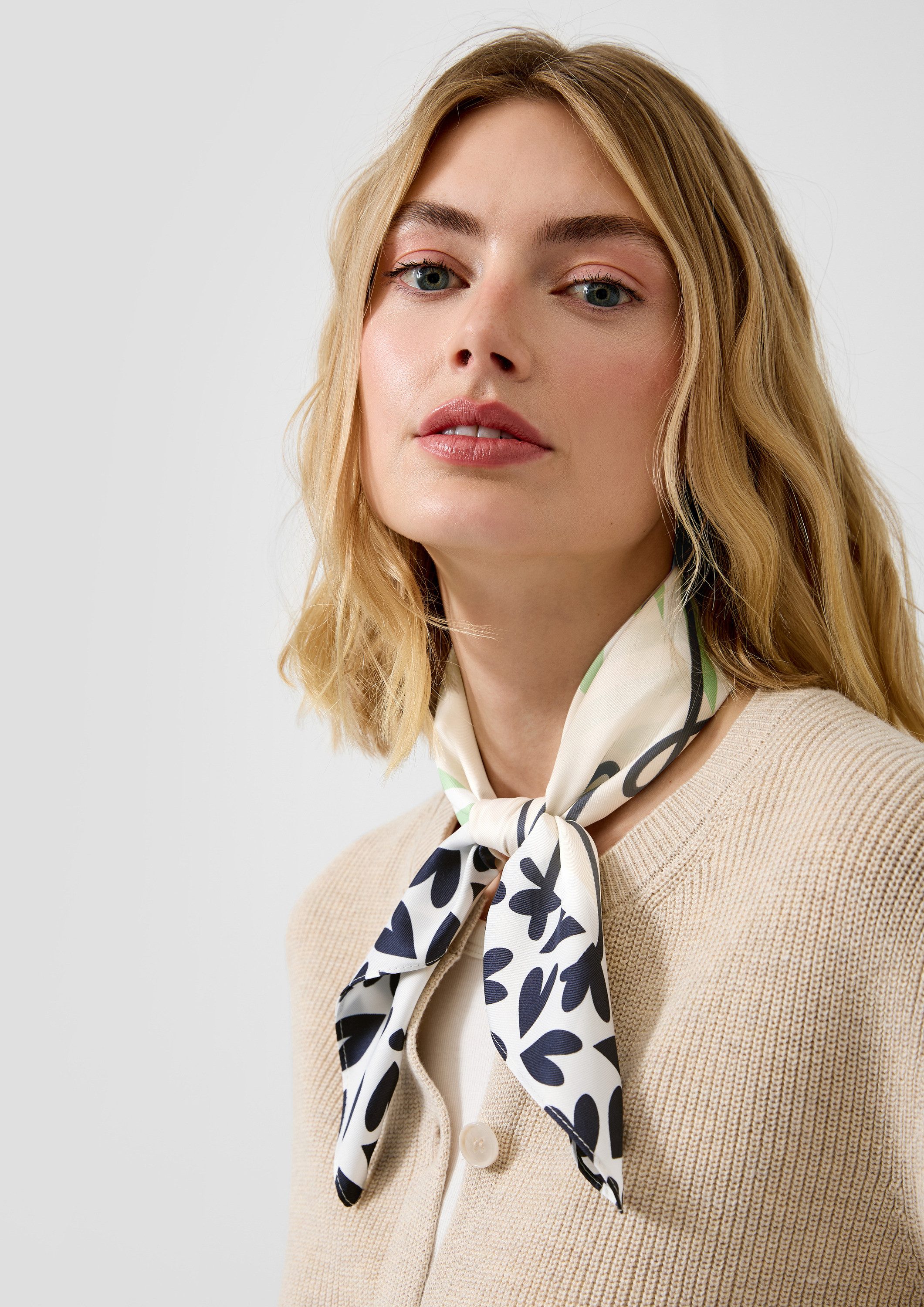 s.Oliver Schal Schal, Weicher Schal aus Webware mit Artwork günstig online kaufen