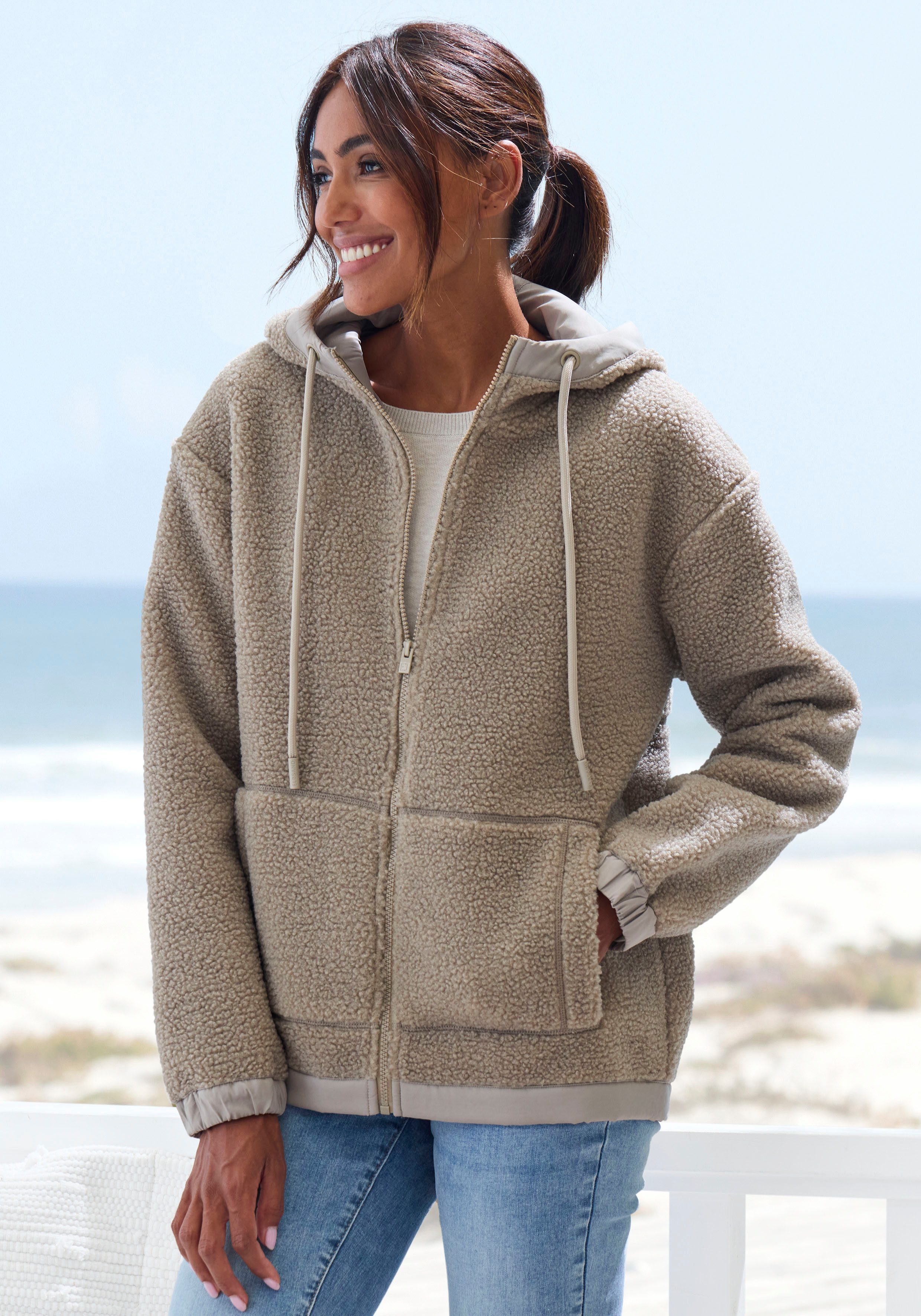 Elbsand Fleecejacke Übergangsjacke aus Teddy-Fleece mit verstellbarer Kapuze (braun)