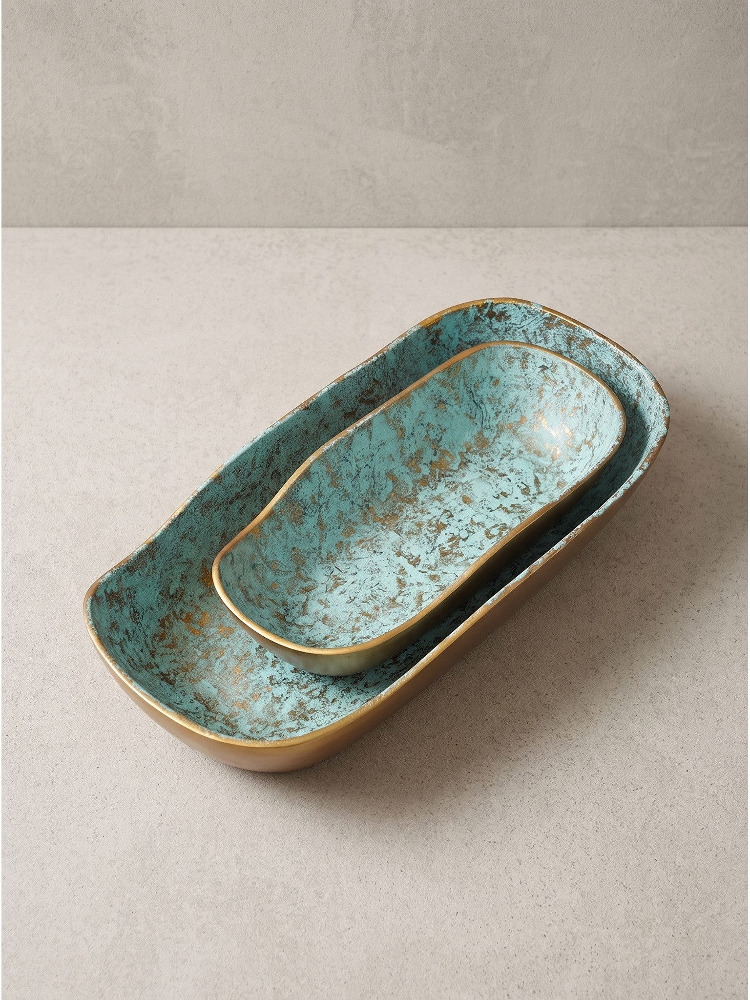 KADIMA DESIGN Dekofigur 2er-Set ENZ Schmuckschale - Aluminium, Grün-Gold, 40x16x8 cm, Modern (Tischdeko, Metallschale, Aluschale, Dekoschüssel, Patina, Handarbeit), Filzgleiter, Handgefertigt