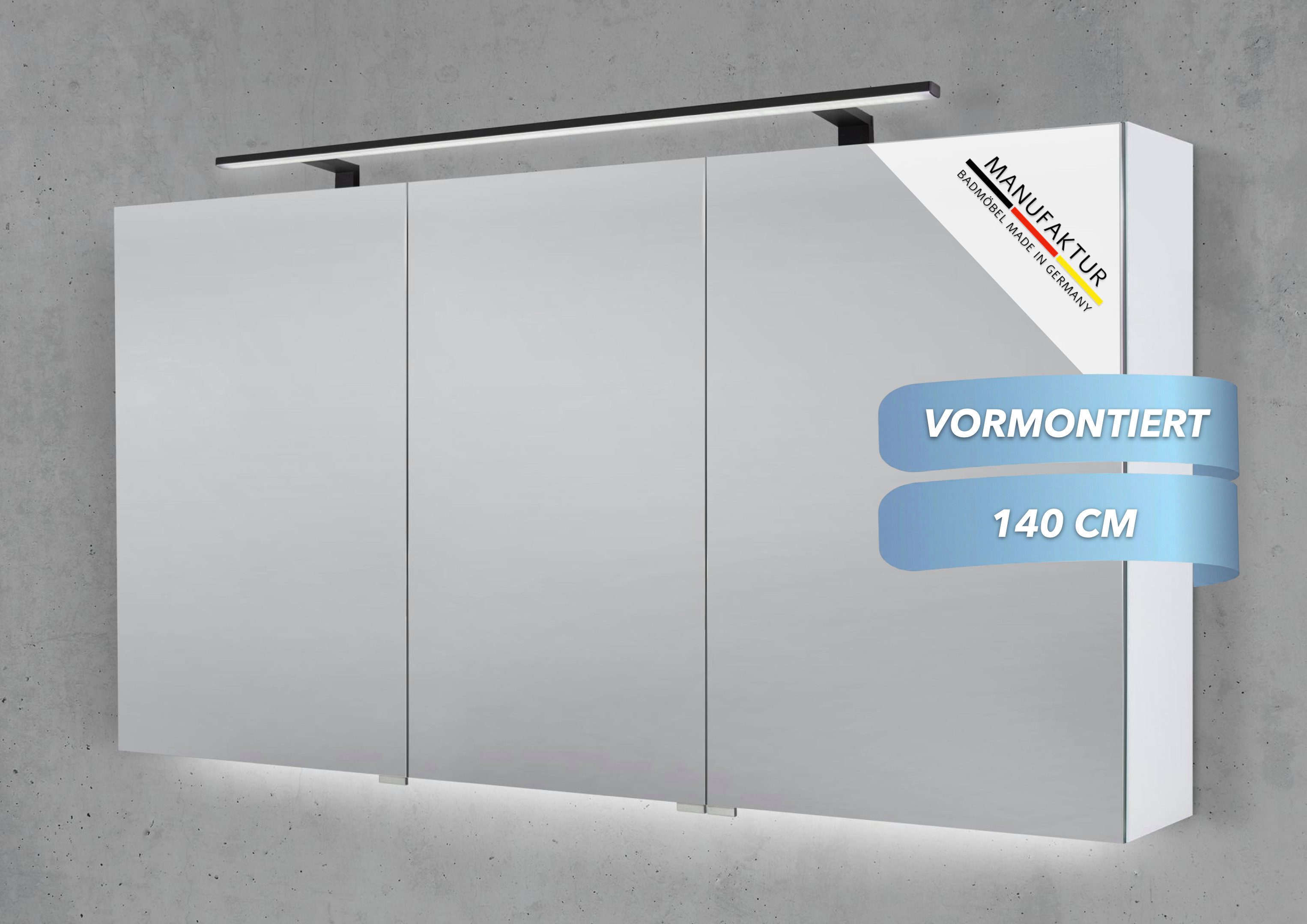 Intarbad Badezimmerspiegelschrank 3-türiger Spiegelschrank mit MULTI LED Aufsatzleuchte, dimmbar (Doppelspiegeltüren, Holz-/ Lackdekore, Maße von 120 bis 140 cm wählbar, Höhe 70 cm, Glasfachböden, Magnetleiste & Kosmetikspiegel Ø 12 cm) Vormontierte Lieferung, Floatglas, 160 kg Traglast, Made in Germany