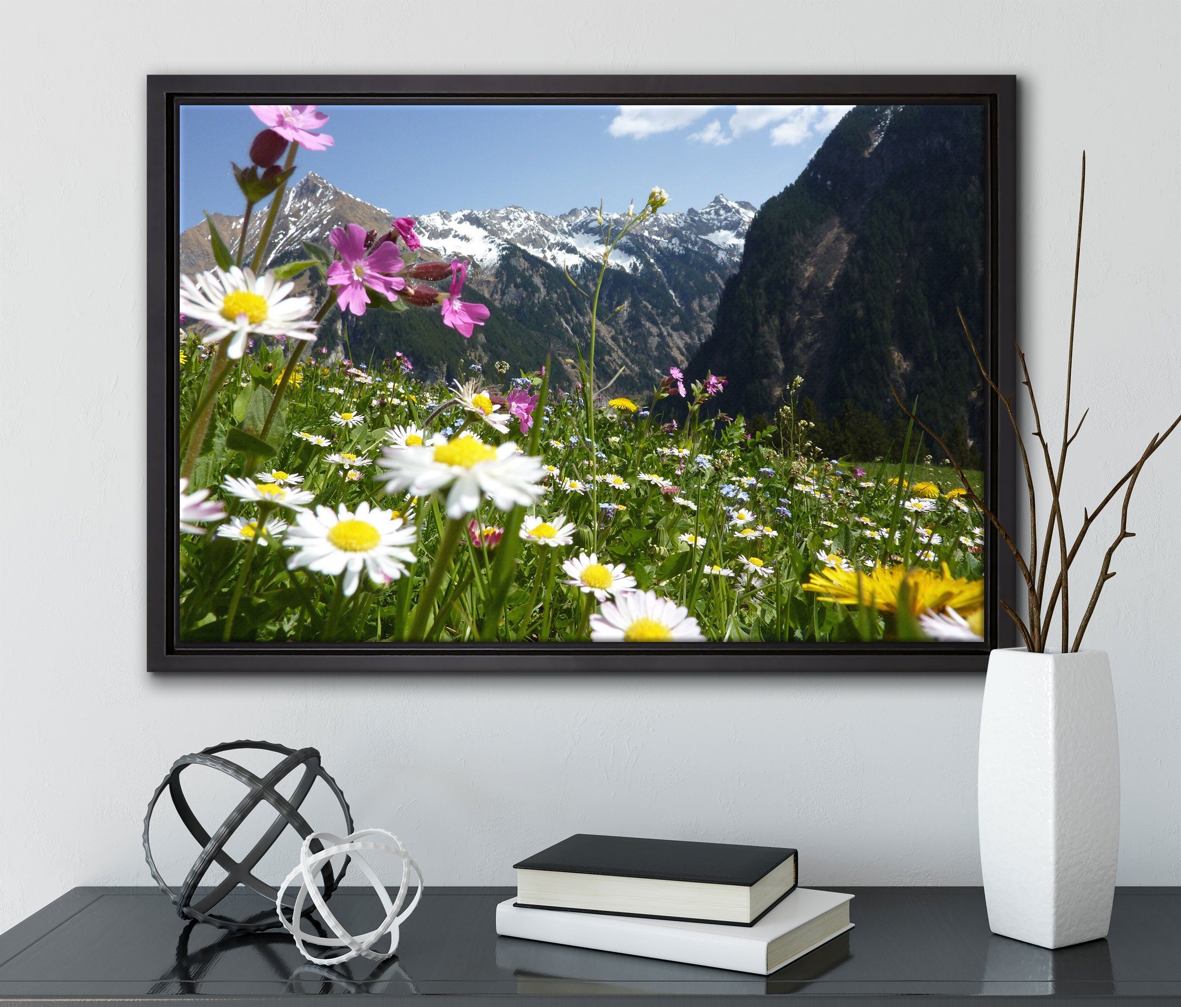 Blumen Schattenfugen-Bilderrahmen (1 in Zackenaufhänger gefasst, Wunderschöne Alpenwiese, einem bespannt, fertig Wanddekoration Leinwandbild Pixxprint inkl. St), Leinwandbild