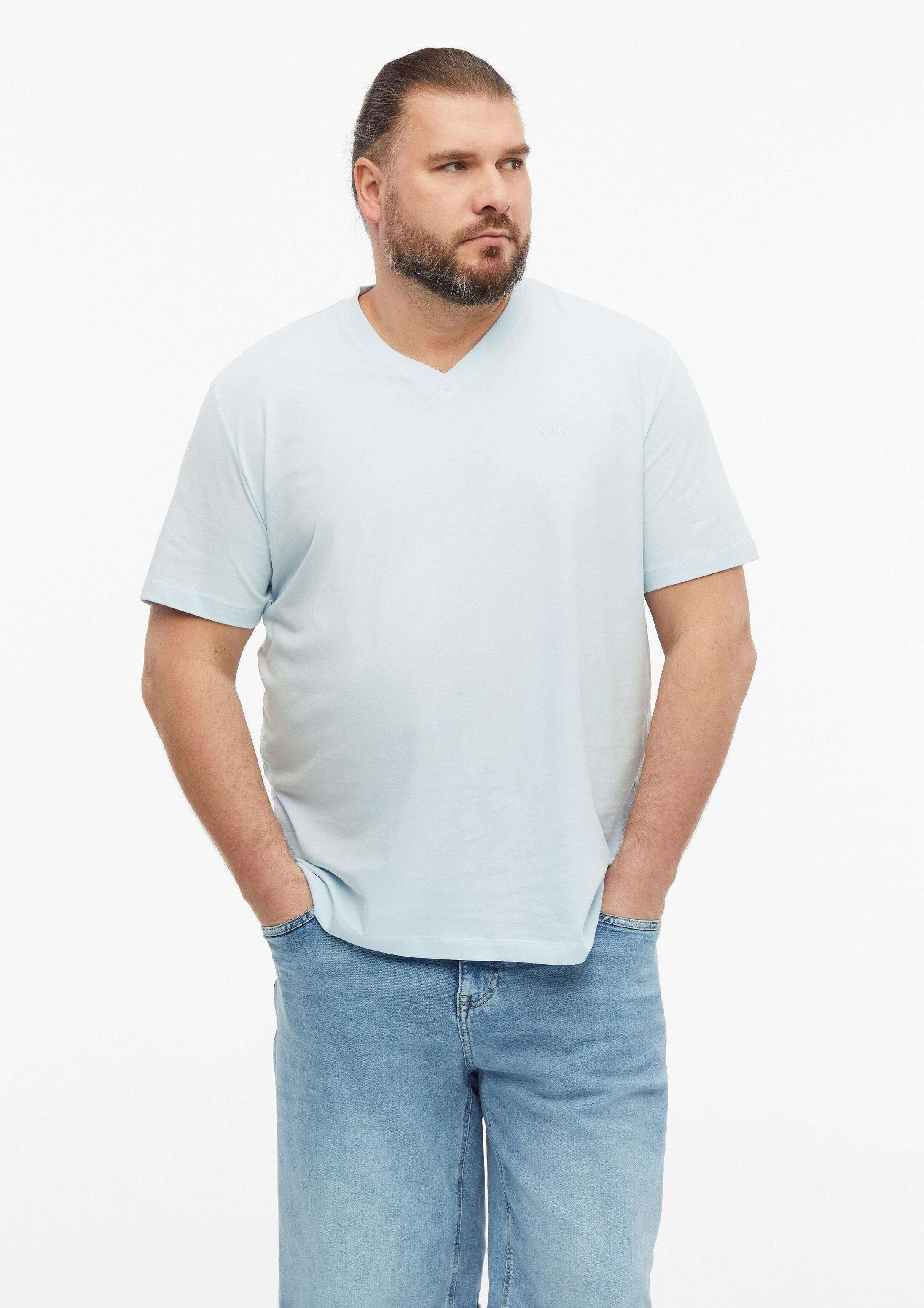 s.Oliver Kurzarmshirt T-Shirt Baumwoll-T-Shirt mit Logo-Print und V-Neck