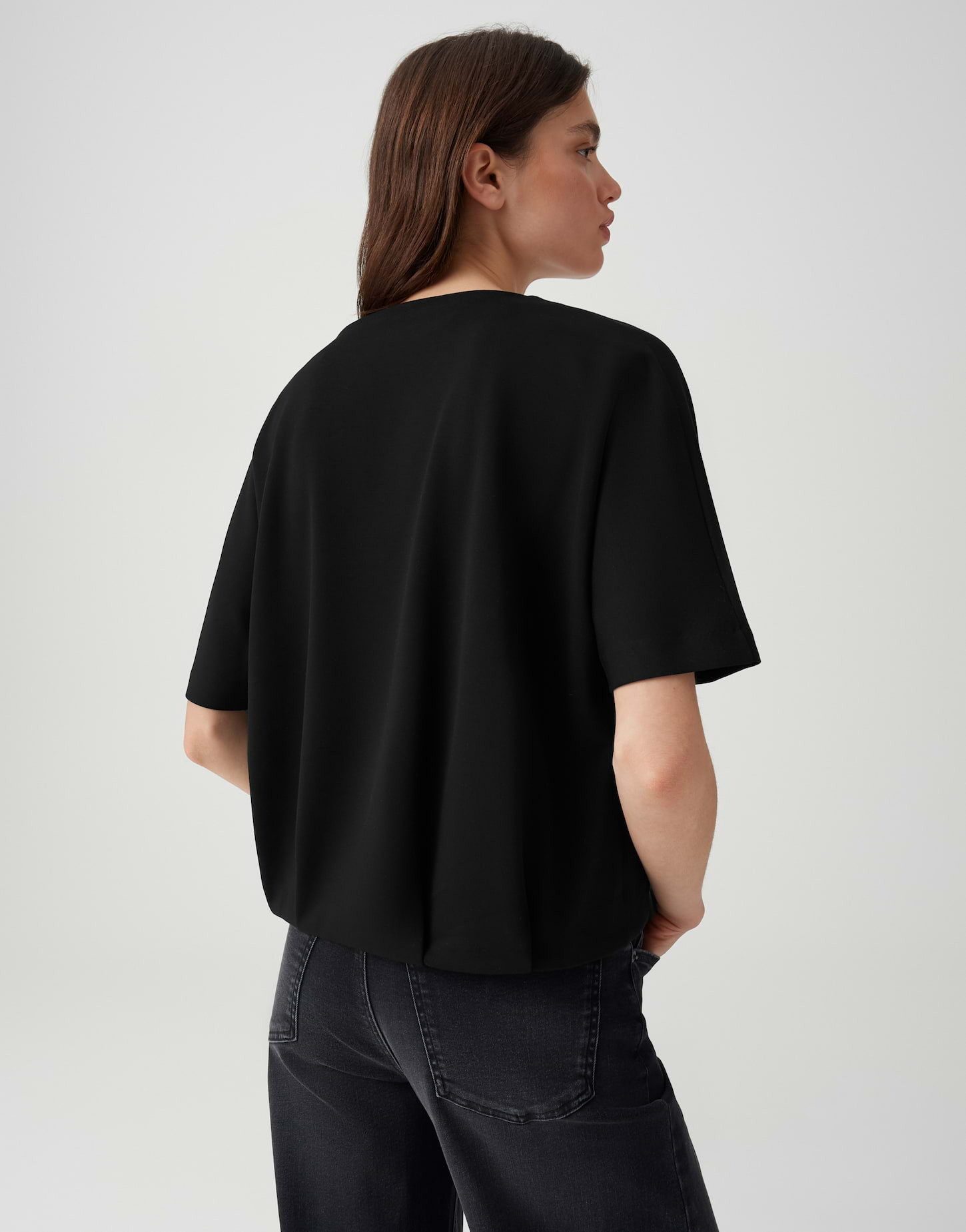 OPUS Sweatshirt mit mattem Glanz Fixierte Falten betonen den modernen Saum