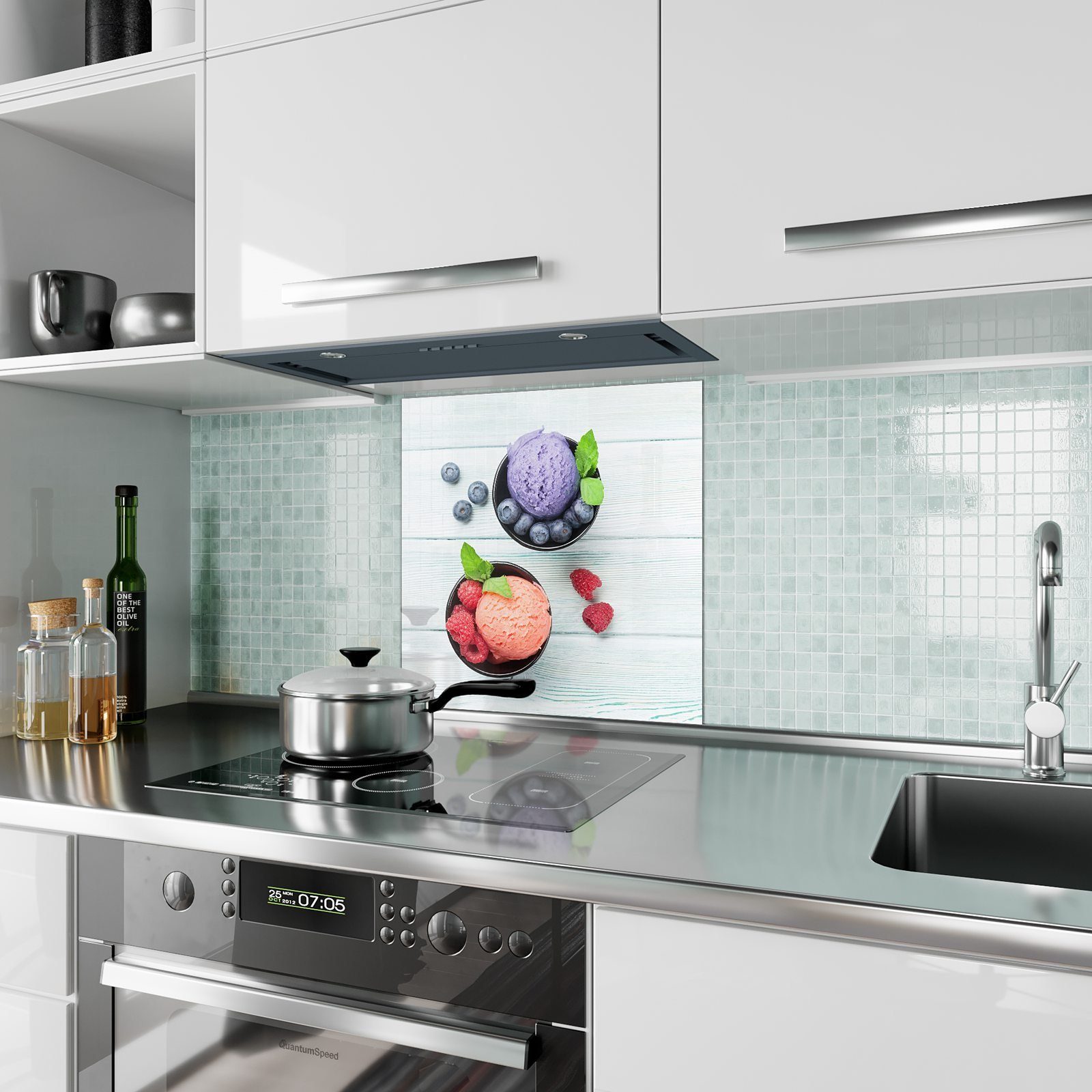 Primedeco Küchenrückwand Küchenrückwand Spritzschutz mit Heidelbeere Motiv Erdbeereis und Glas
