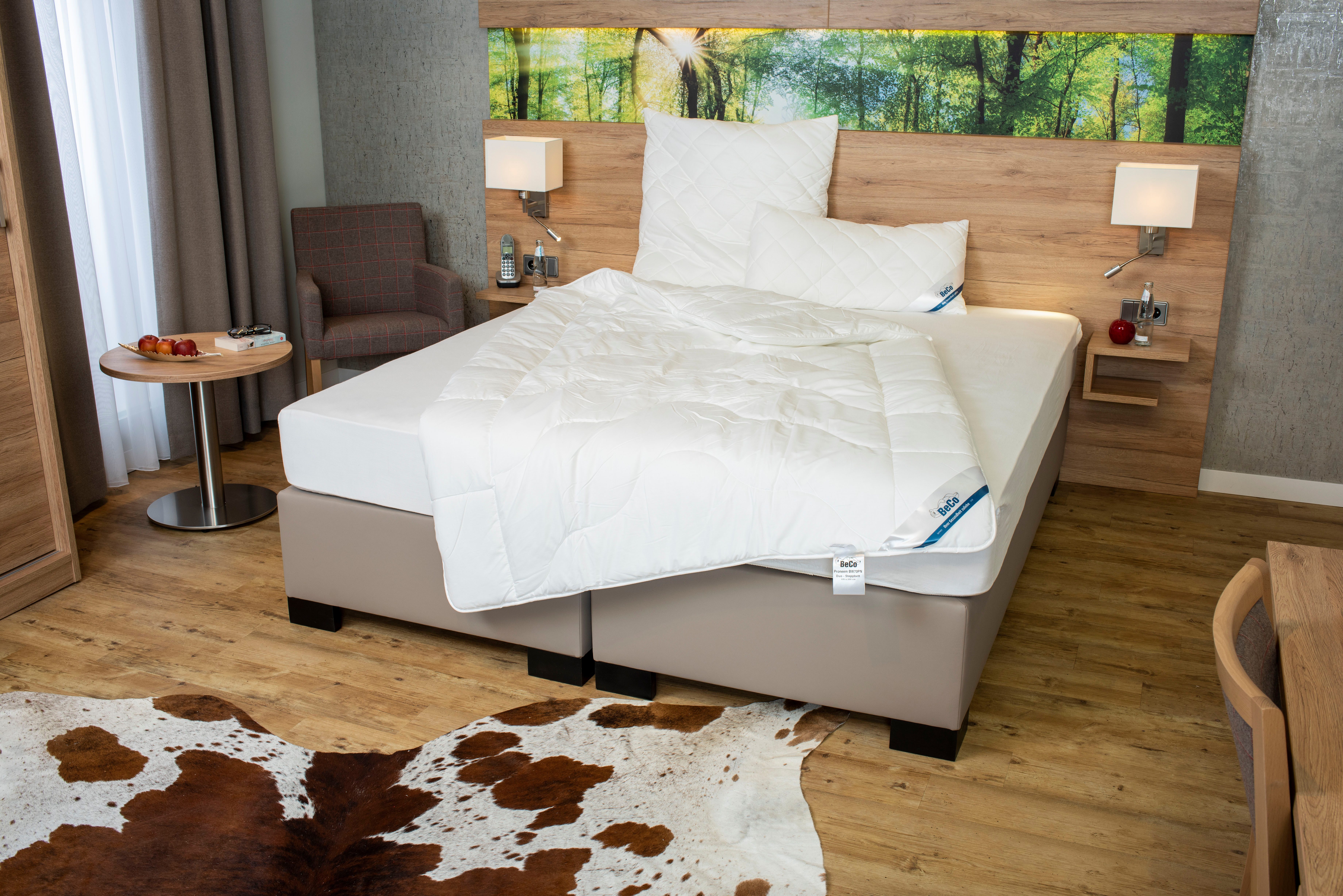 Beco Microfaserbettdecke Medibett, Bettdecken für Sommer und Winter, in drei Bezugsvarianten, Füllung: Polyester, Bezug: Baumwolle, Microfaser "Made in Green" oder Polyester, Bettdecke 135x200 cm, allergiker geeignet (Hausstauballergiker)