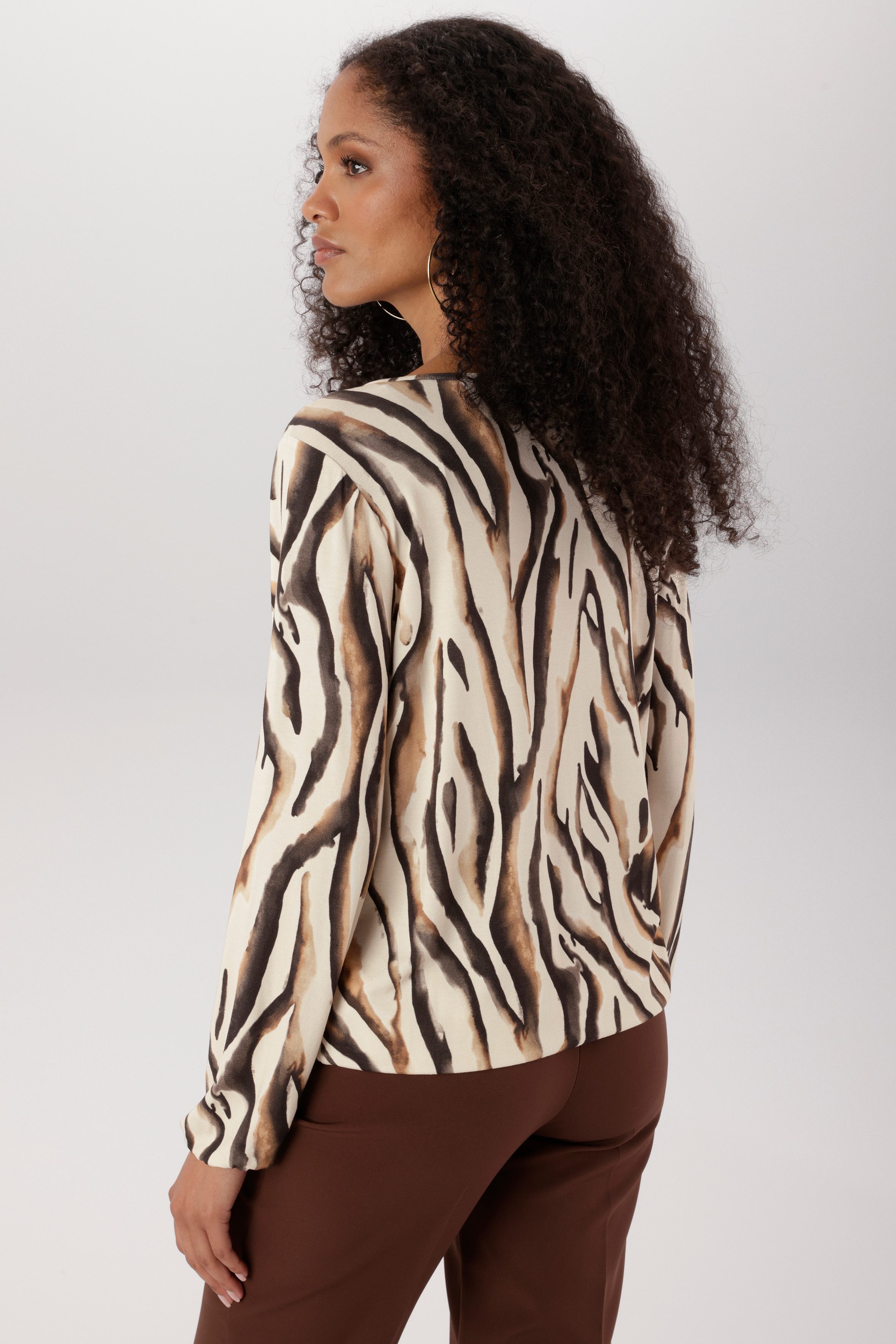 Aniston SELECTED Langarmshirt mit Cut-out und trendy Animalmuster Allover - NEUE KOLLEKTION