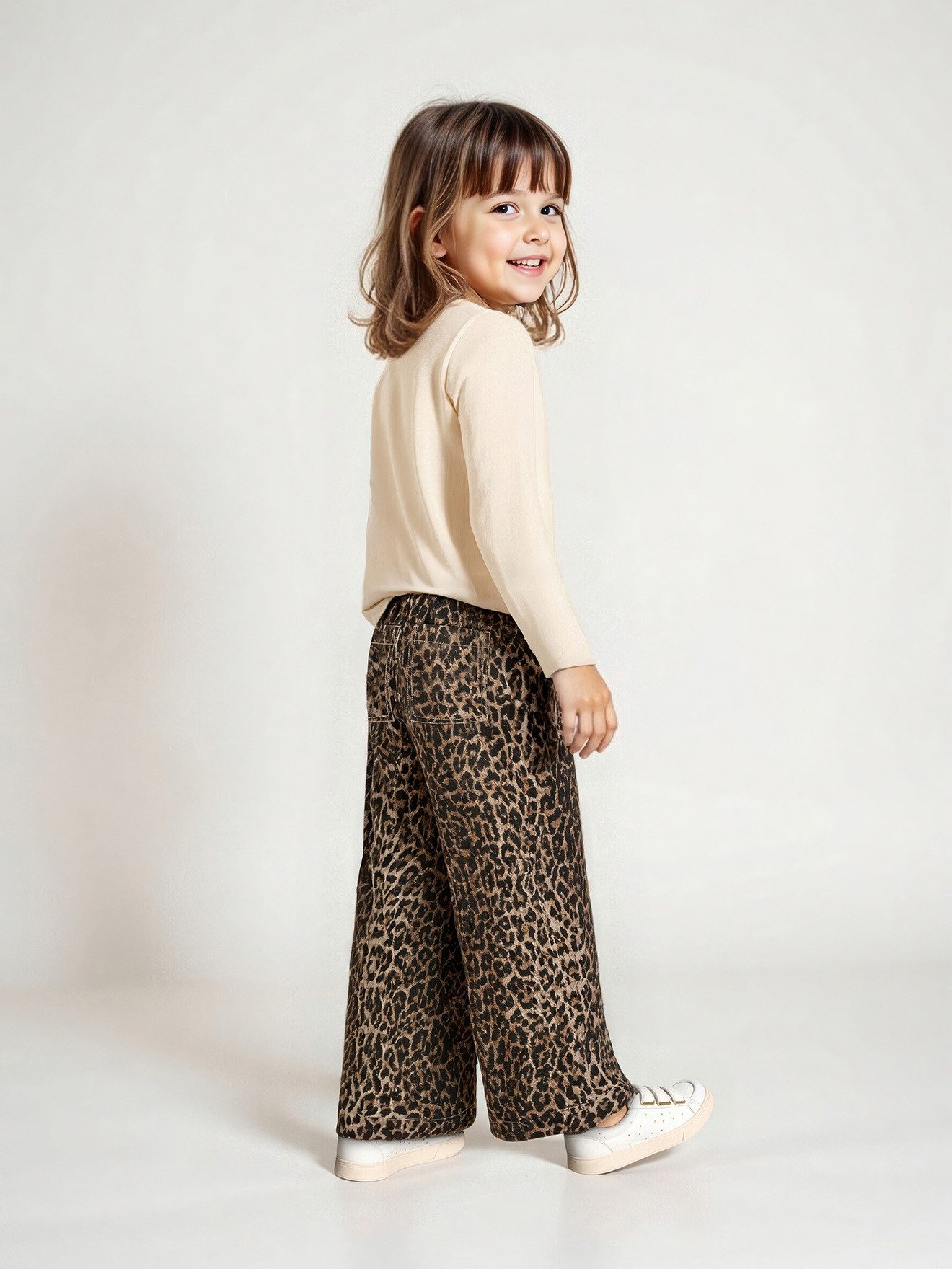 vertbaudet Paperbag-Hose Weite Mädchen Paperbag-Hose mit Leopardenmuster – Bild 5 von 5