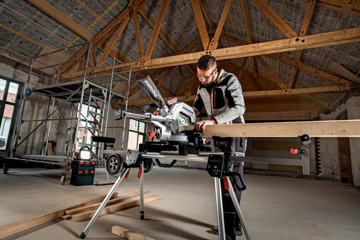 metabo Akku-Kapp-Gehrungssäge KGS 18 LTX BL 305, Kappsäge Ohne Akku im Karton