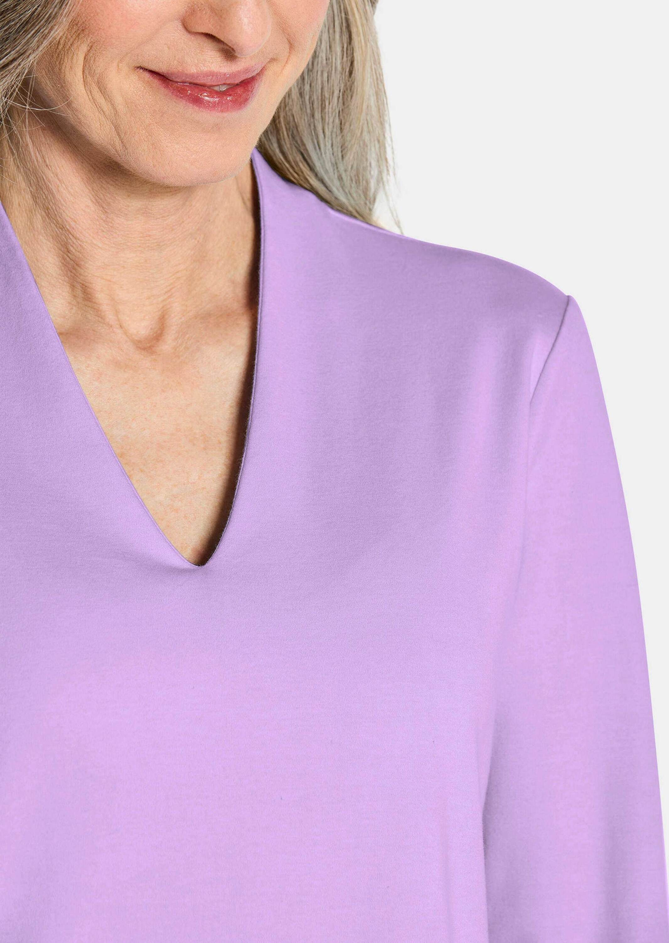 GOLDNER Print-Shirt Elegantes Basic-Shirt mit V-Ausschnitt Zeitloses Halbarmshirt mit schmeichelndem Ausschnitt, reine Baumwolle