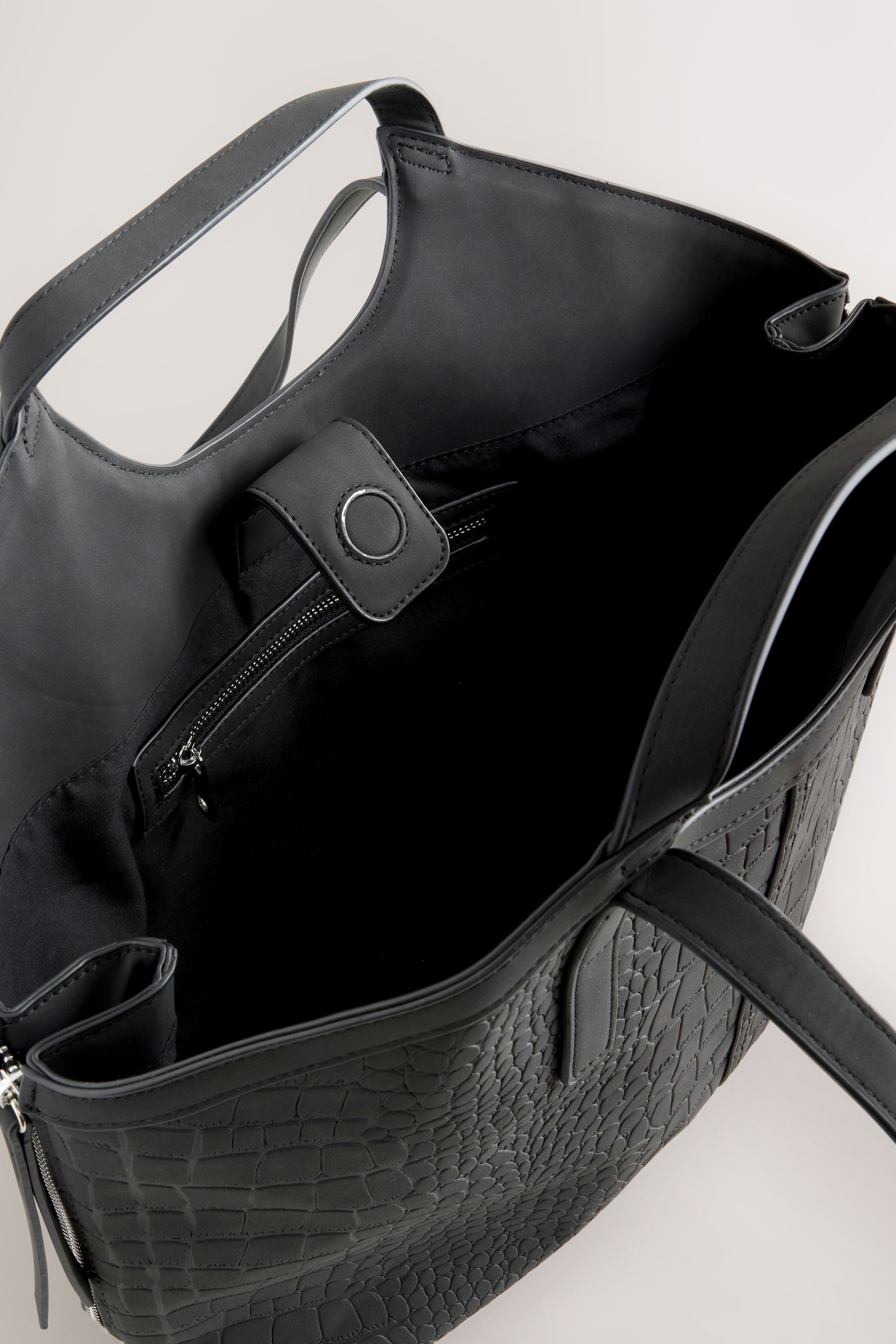 Next Schultertasche Schultertasche in Kroko-Optik aus Velourskunstfell (1-tlg)