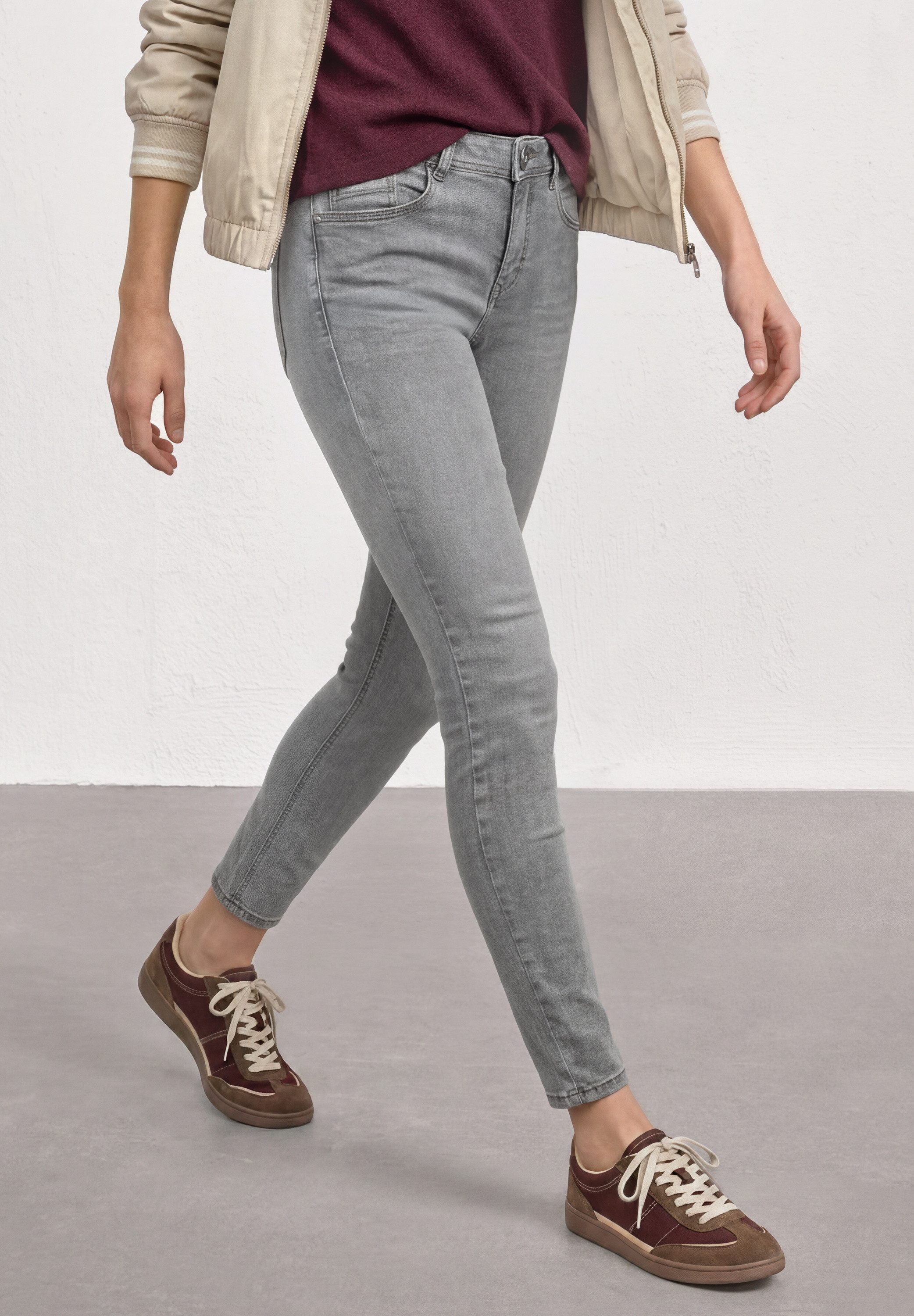 STREET ONE Slim-fit-Jeans Middle Waist – Bild 2 von 5