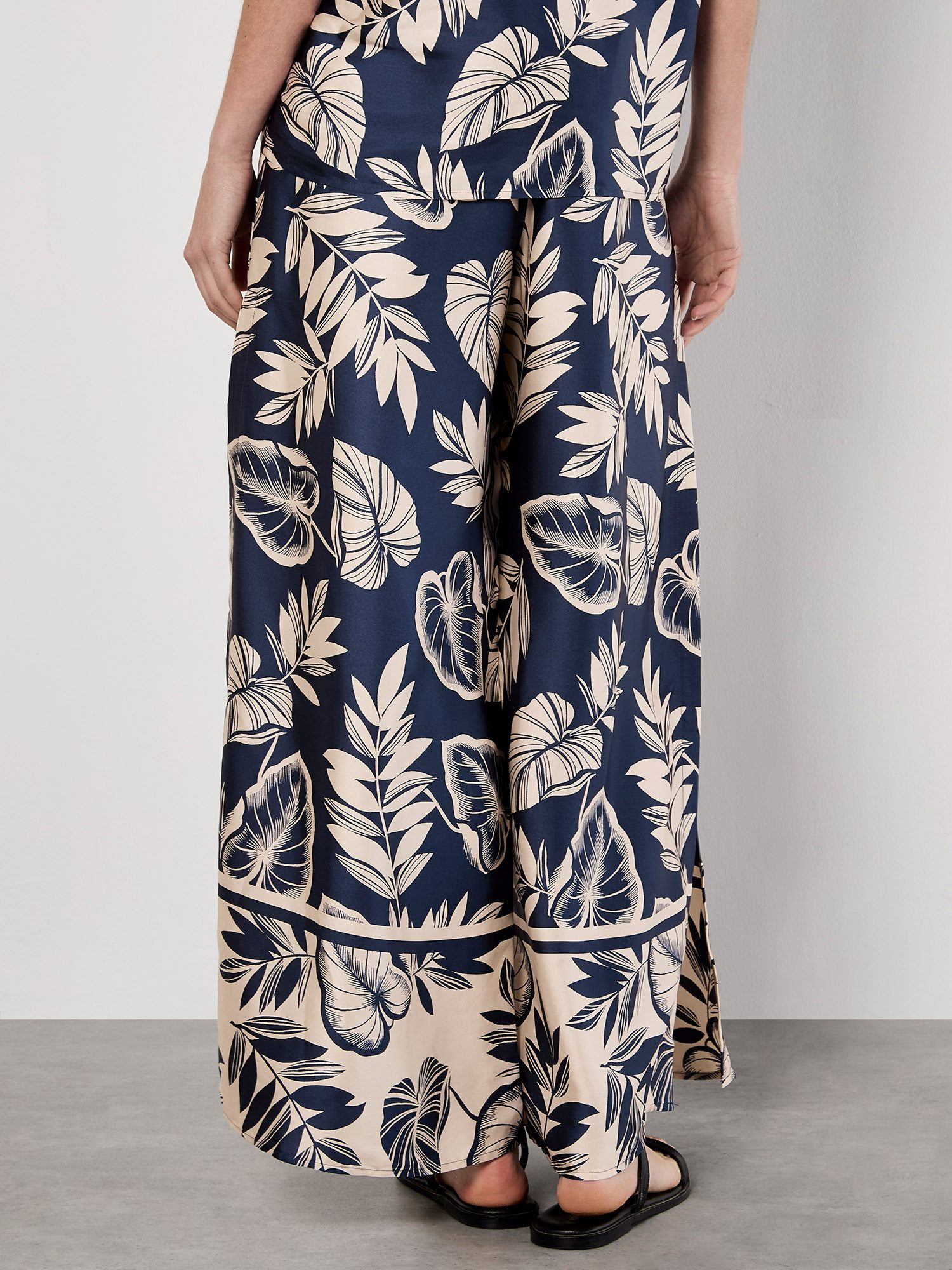 Apricot Palazzohose Satinhose mit Palmenblätterdruck