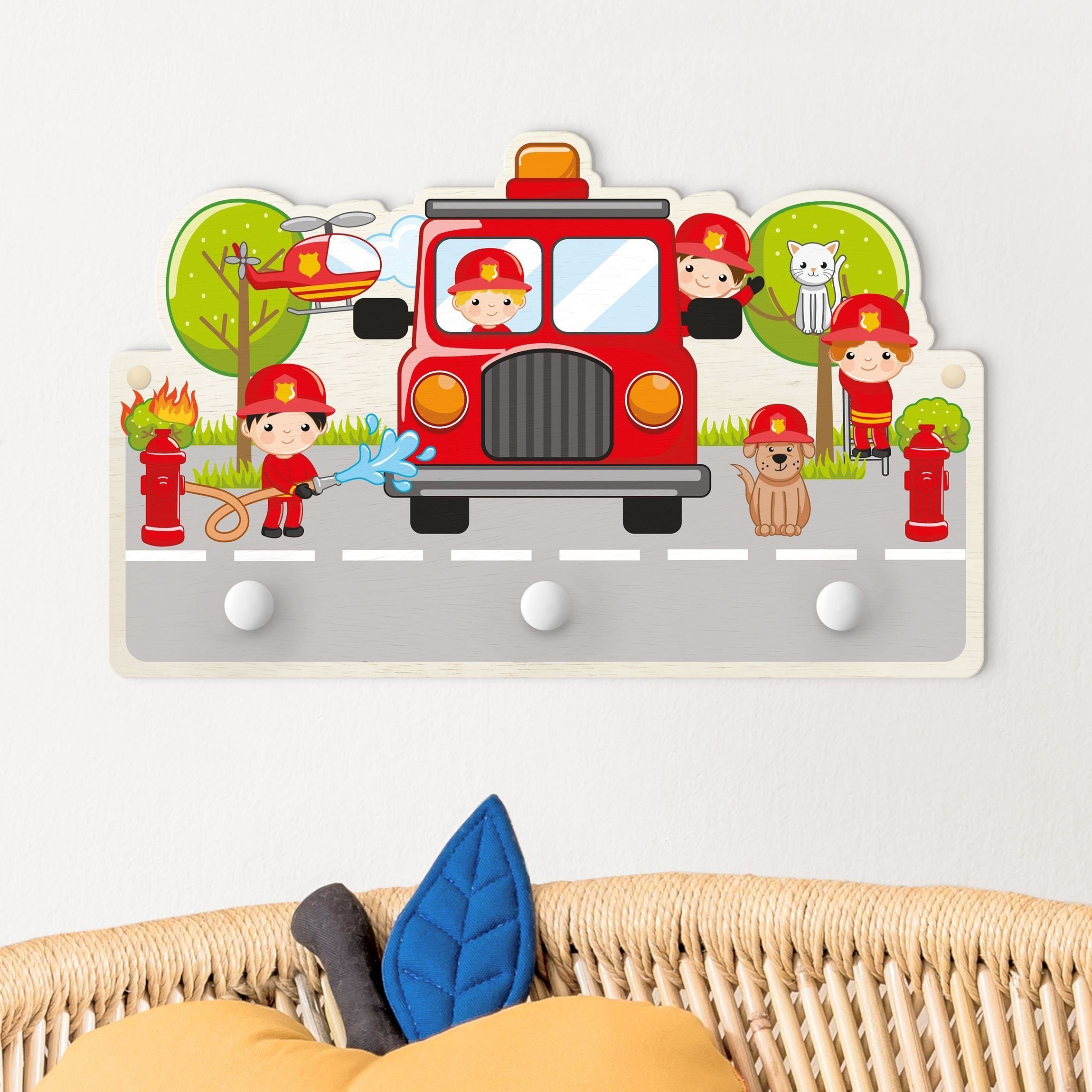 Bilderdepot24 Garderobenpaneel rot Feuerwehrauto Feuerwehr im Einsatz (Kindergarderobe holz Kleiderhaken für die Wand inkl. Montagematerial), moderne Wand Garderobenleiste Flur - kleine Hakenleiste Kinderzimmer