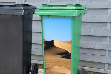 MuchoWow Wandsticker Eine große Sanddüne in einer Wüste (1 St), Mülleimer-aufkleber, Mülltonne, Sticker, Container, Abfalbehälter
