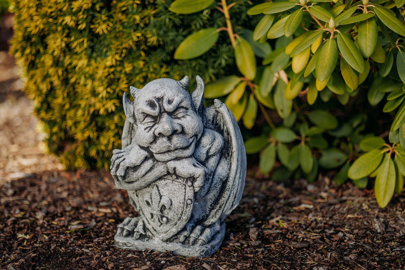 gartendekoparadies.de Gartenfigur Steinfigur Gargoyle mit Schild, günstig online kaufen