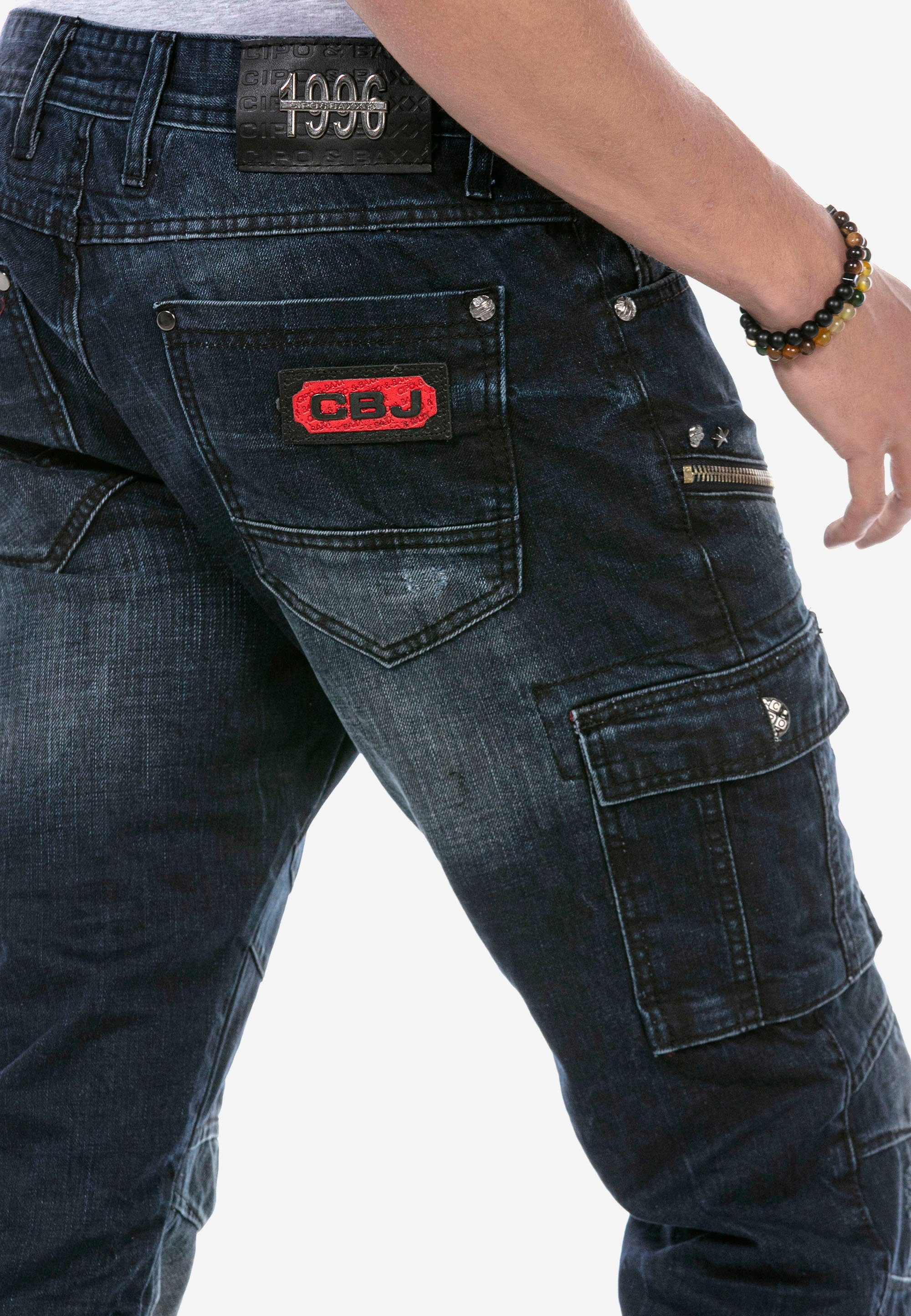 Cipo & Baxx Straight-Jeans mit trendigen Cargotaschen