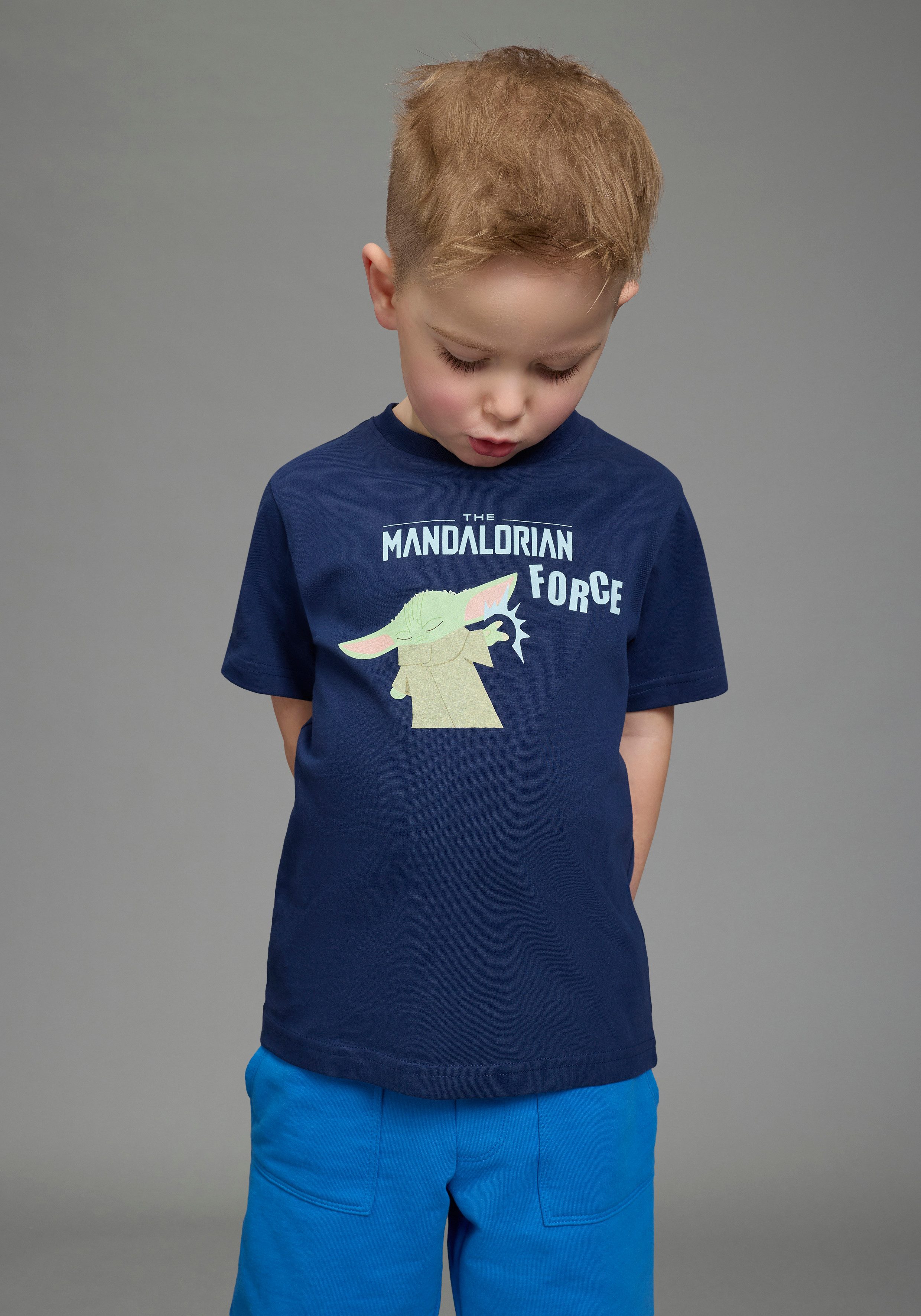 KIDSWORLD T-Shirt STAR WARS: MADALORIAN - Disney Shirt MANDALORIAN Shirt für Jungen, Kurzarm, bedruckte Optik, aus Baumwolle