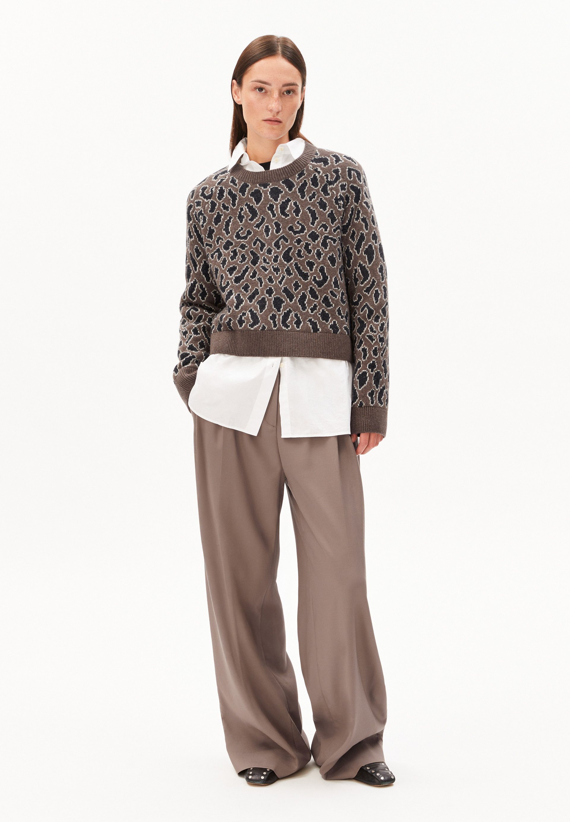 Armedangels Strickpullover DILIRIAA LEOPAA Pullover aus recyclem Bio-Woll Mix Loose Fit