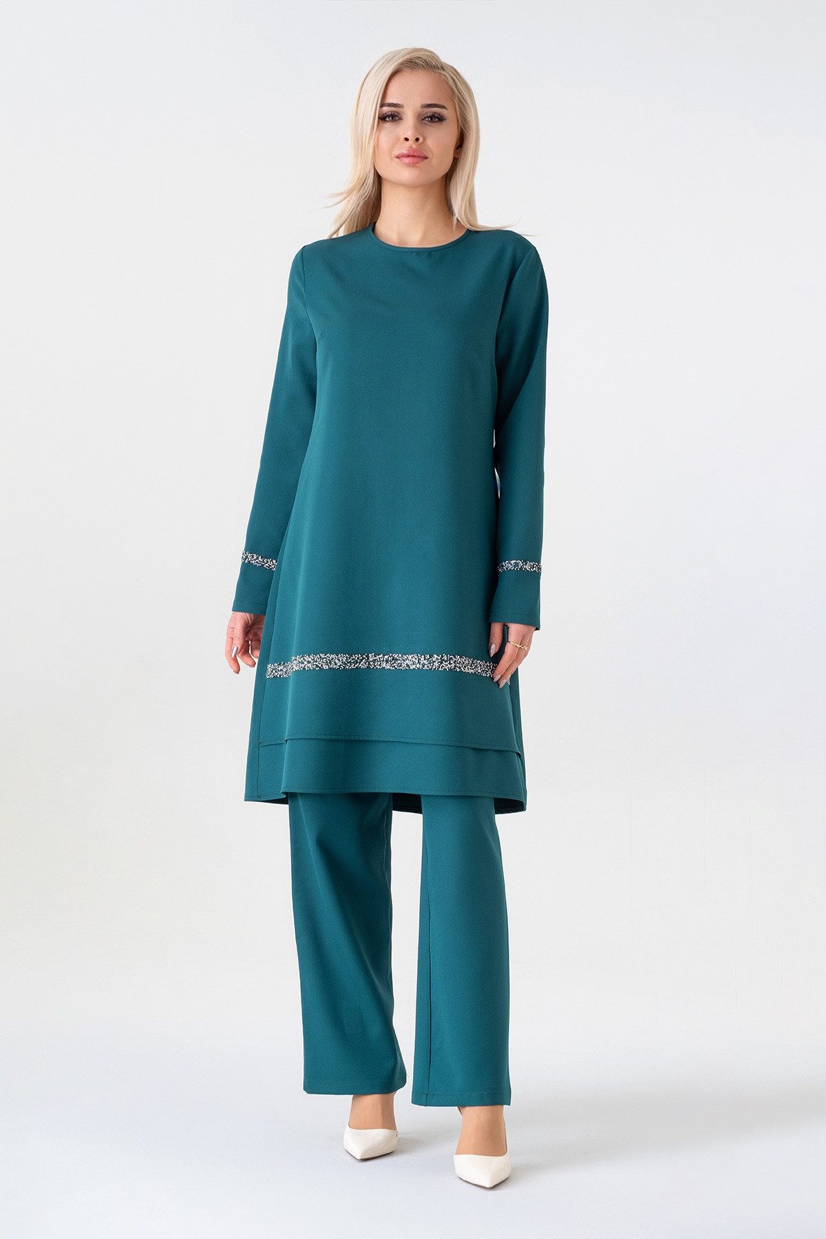 fashionshowcase Hosenanzug Zweiteiler mit langer Tunika mit Glitzerborten - Modest Fashion (2-tlg) Doppelsaum, funkelnde Akzente, 4-Jahreszeiten-tauglich