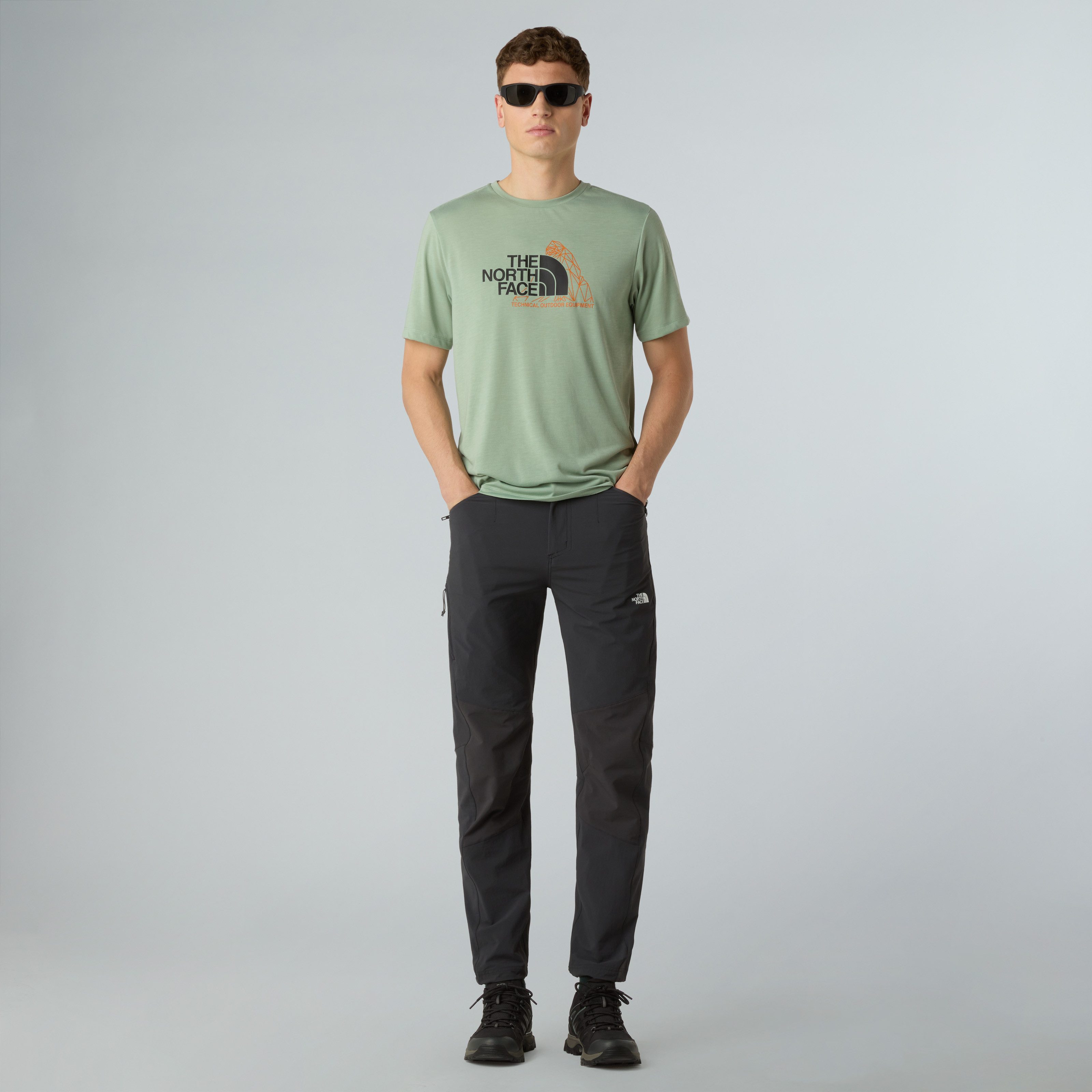 The North Face T-Shirt M MOUNTAIN FOUNDATION SS TEE-GRAPHIC sportlicher Stil, kurze Ärmel, schnelltrocknendes Material