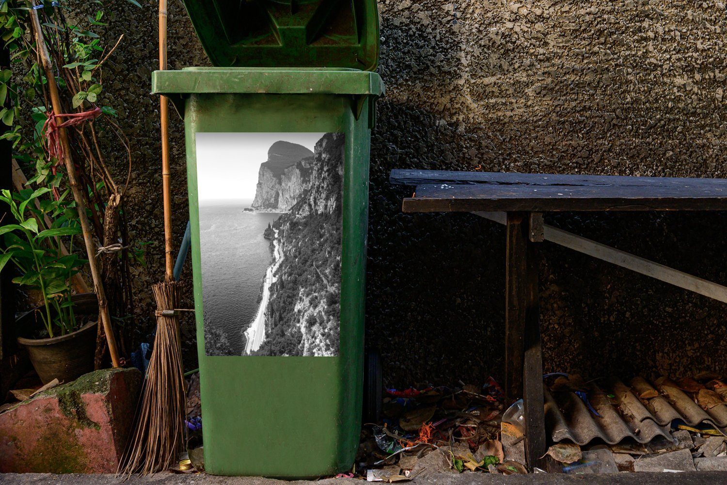 MuchoWow Wandsticker und Gardasee Klarer schwarz Mülleimer-aufkleber, in St), - blauer Mülltonne, (1 Sticker, Italien weiß Container, Abfalbehälter