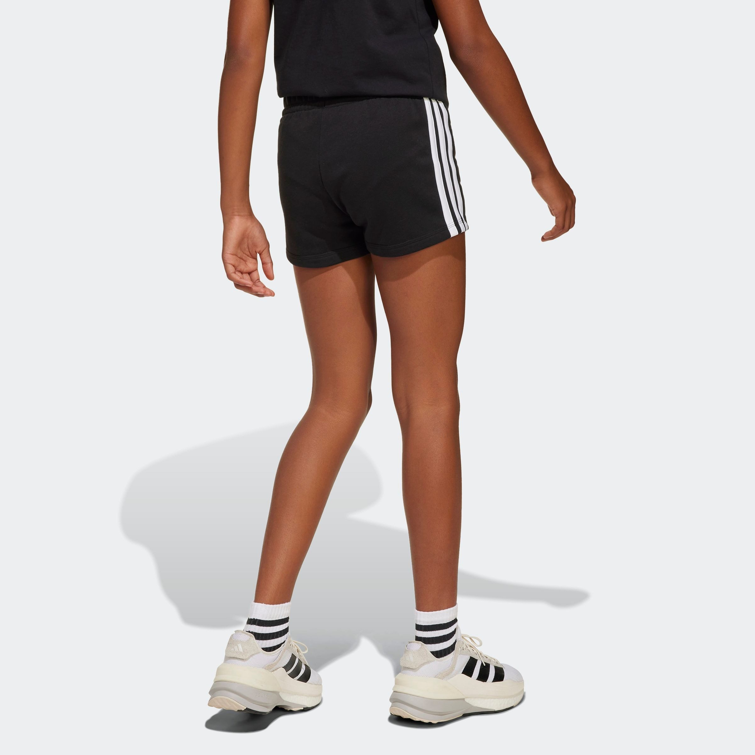 adidas Sportswear Shorts ESSENTIALS KIDS für Kinder und Teens, sportlicher Look mit 3-Streifen