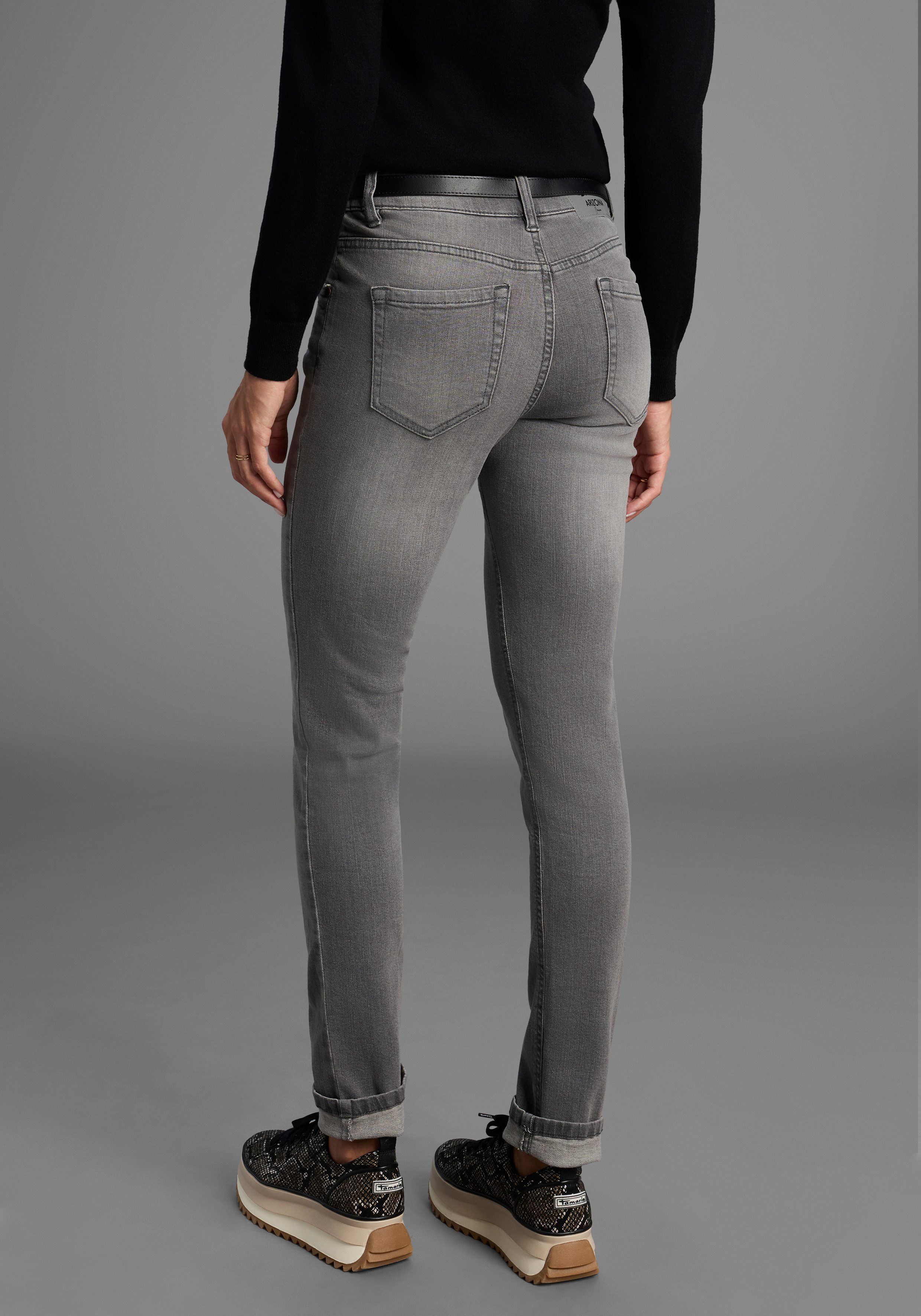 Arizona Slim-fit-Jeans Bund mit seitlichem Gummizugeinsatz schmale Passform, Röhrenjeans, Used-Waschung, hohe Leibhöhe