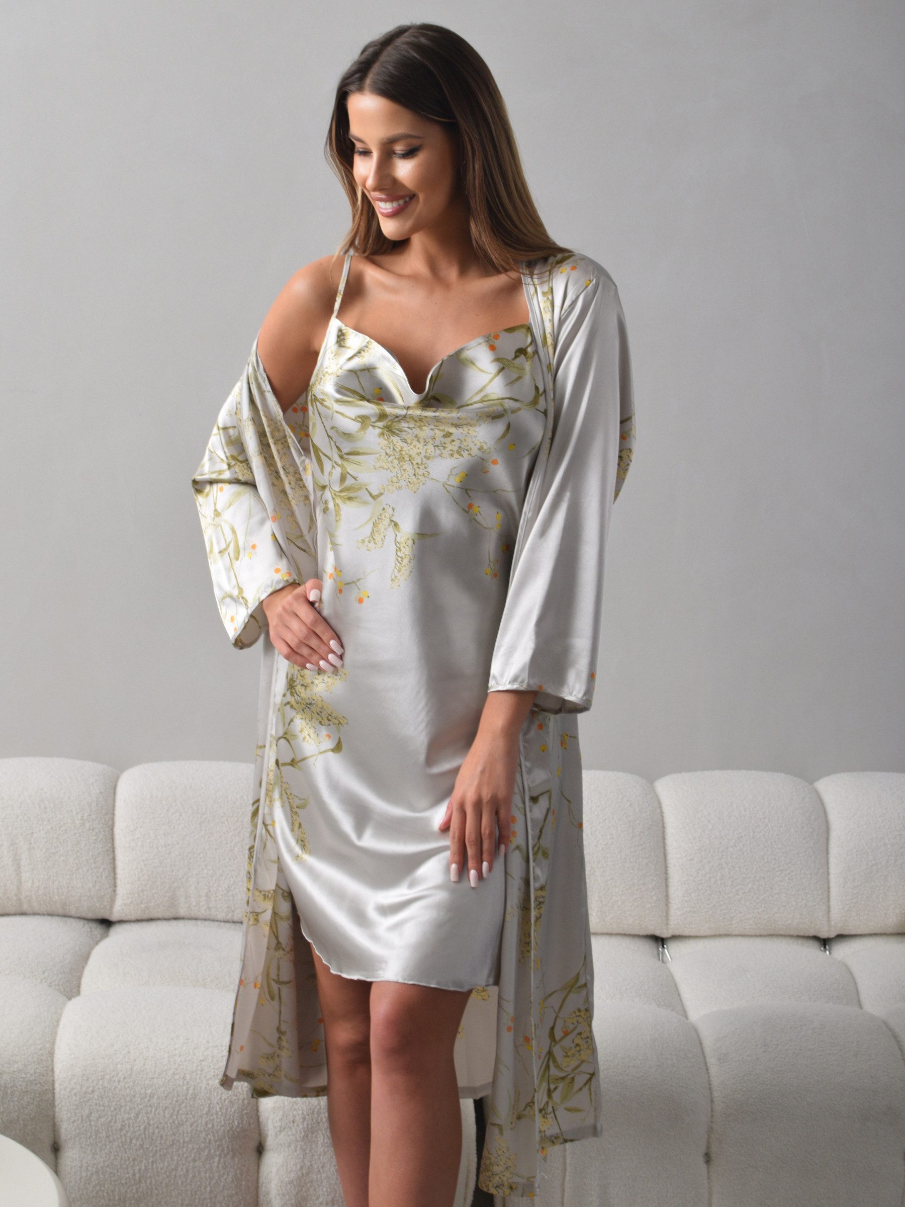Elegant Love Morgenmantel Satin Pyjama-Set 2-tlg., Damen-Loungewear & Nachtwäsche, Robe + Unterkleid, Gürtel, Negligee mit wasserfallausschnitt – Bild 3 von 5
