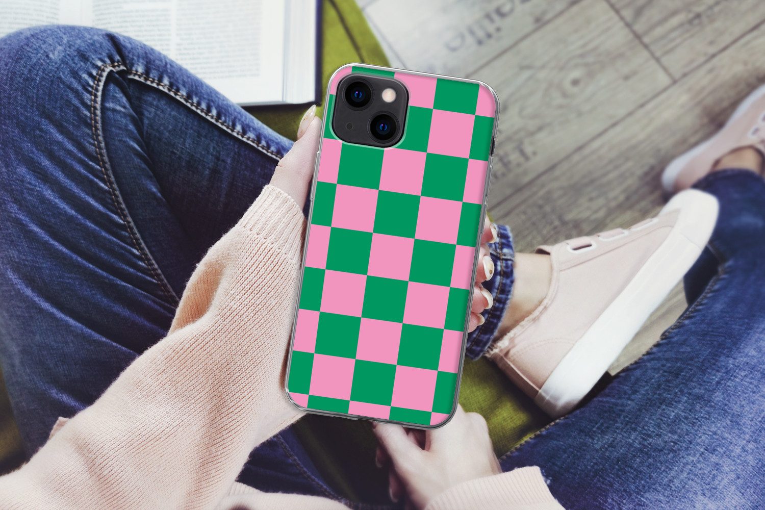 MuchoWow Handyhülle für Apple iPhone 13 Schachbrettmuster - Grün - Rosa - Würfel, Smartphone-Bumper, Print, Handy Schutzhülle Dünn