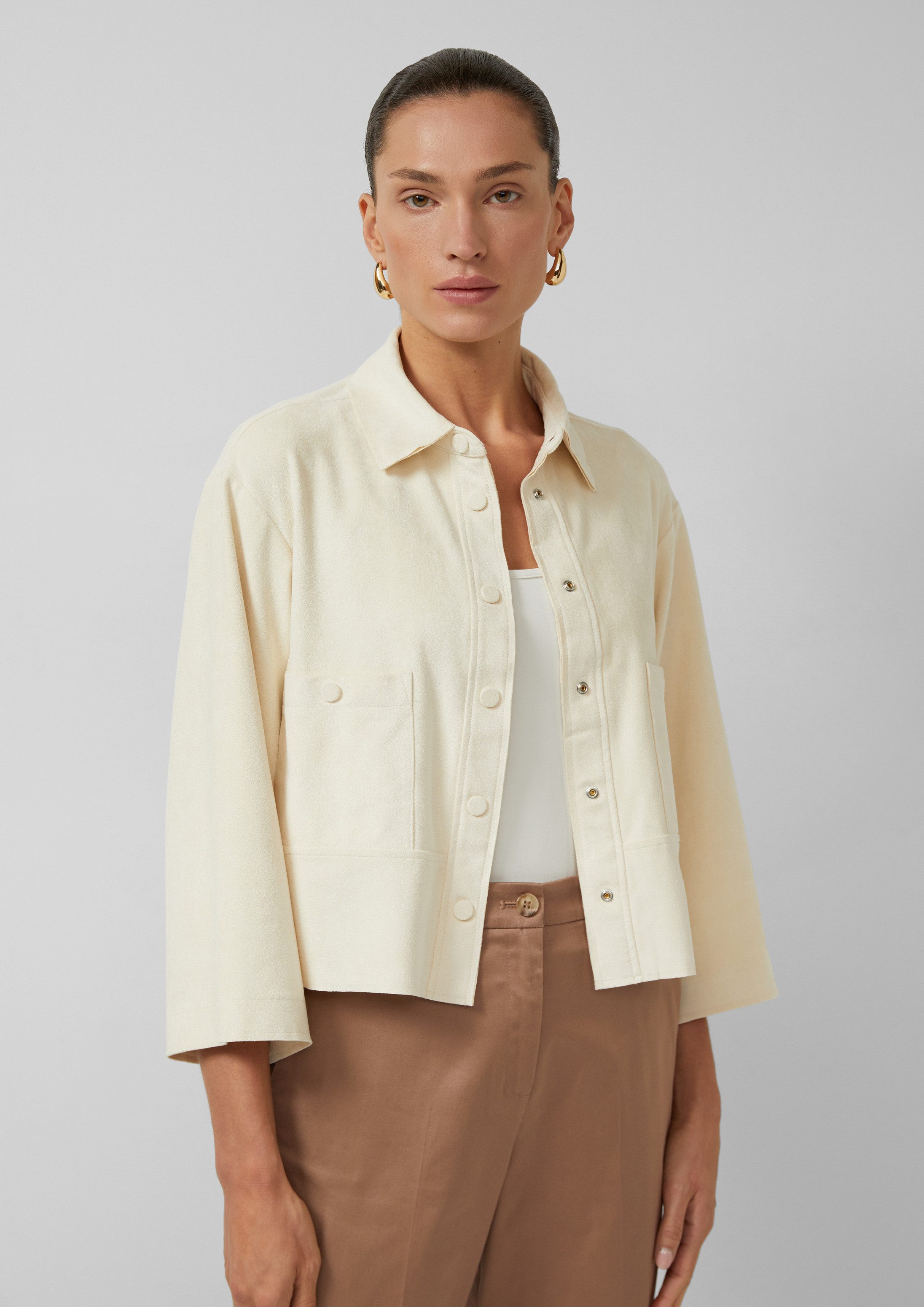 s.Oliver Funktionsjacke Indoor-Jacke Verkürzte Jacke in Veloursleder-Optik mit aufgesetzten Taschen