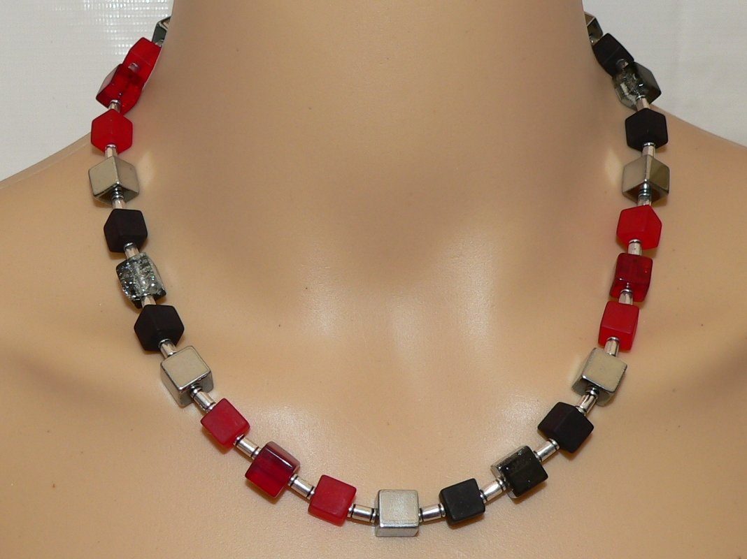 traumschmuck Kette ohne Anhänger 338a Halskette Würfelkette Cube Perlen Glas crash schwarz rot, (incl. Schmuckbox), handgefertigt, Made in Germany