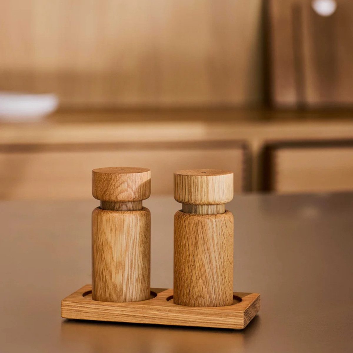 CrushGrind Tablett Untersetzer für 2 Mühlen, Eichenholz, Holz (FSC® Eiche), Passend für 2 Mühlen mit je max. 5.9 cm Durchmesser