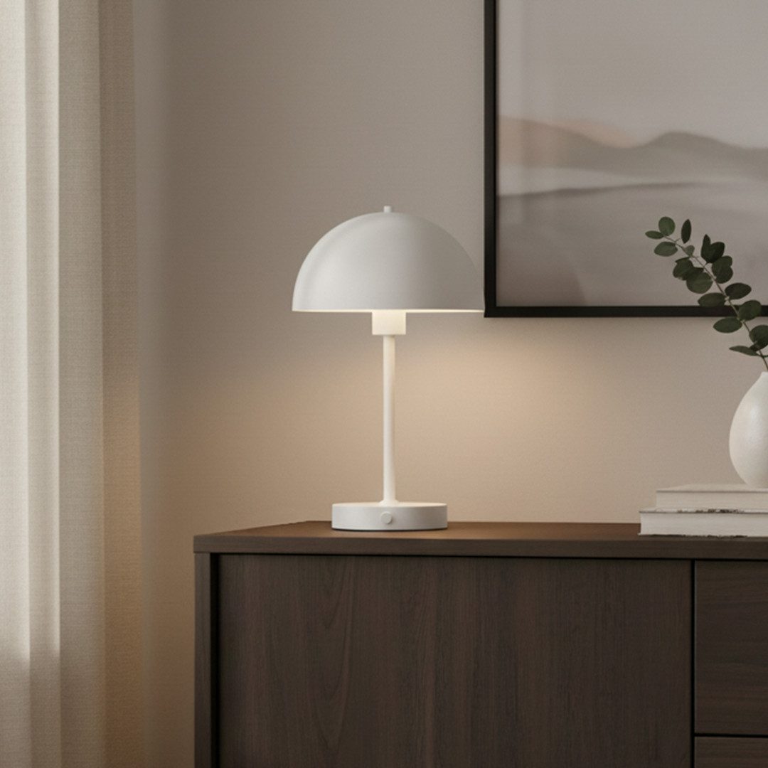 skølm Tischleuchte Aeriala mit Akku, Weiß, warmweißes Licht, Nachttischlampe dimmbar, LED Tischleuchte aufladbar, Pilzform