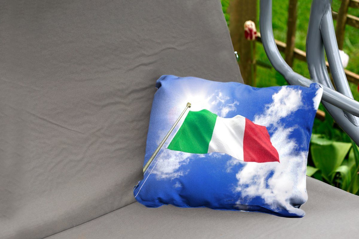 Dekokissen MuchoWow Flagge Die weht Kissenhülle Dekokissenbezug, Polyester, am Himmel, Outdoor-Dekorationskissen, Italiens