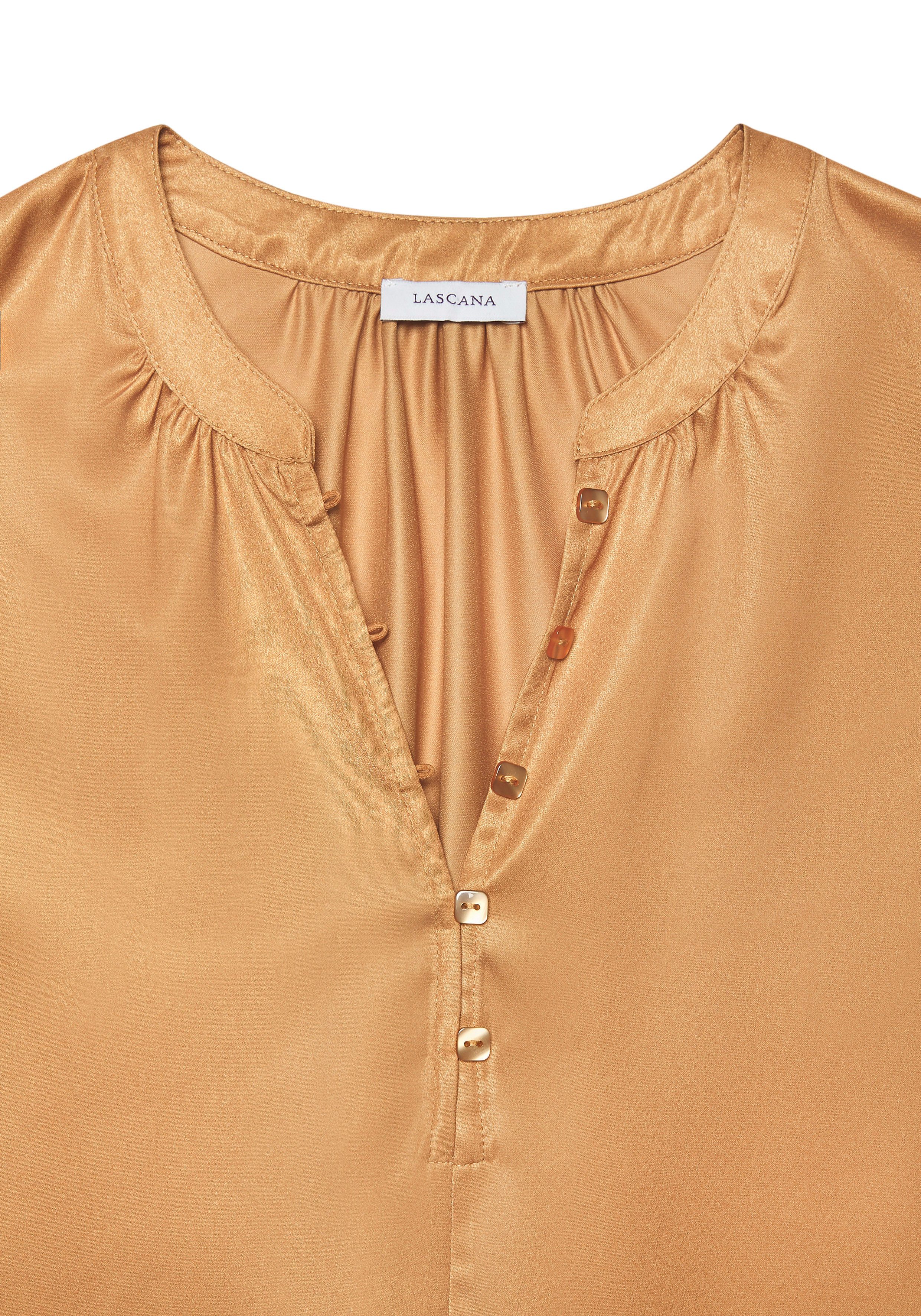 LASCANA Satinbluse mit kurzen Ärmeln und kleiner Knopfleiste Kurzarmbluse mit lockerer Passform, Partyshirt, Blusenshirt, festlich – Bild 5 von 5