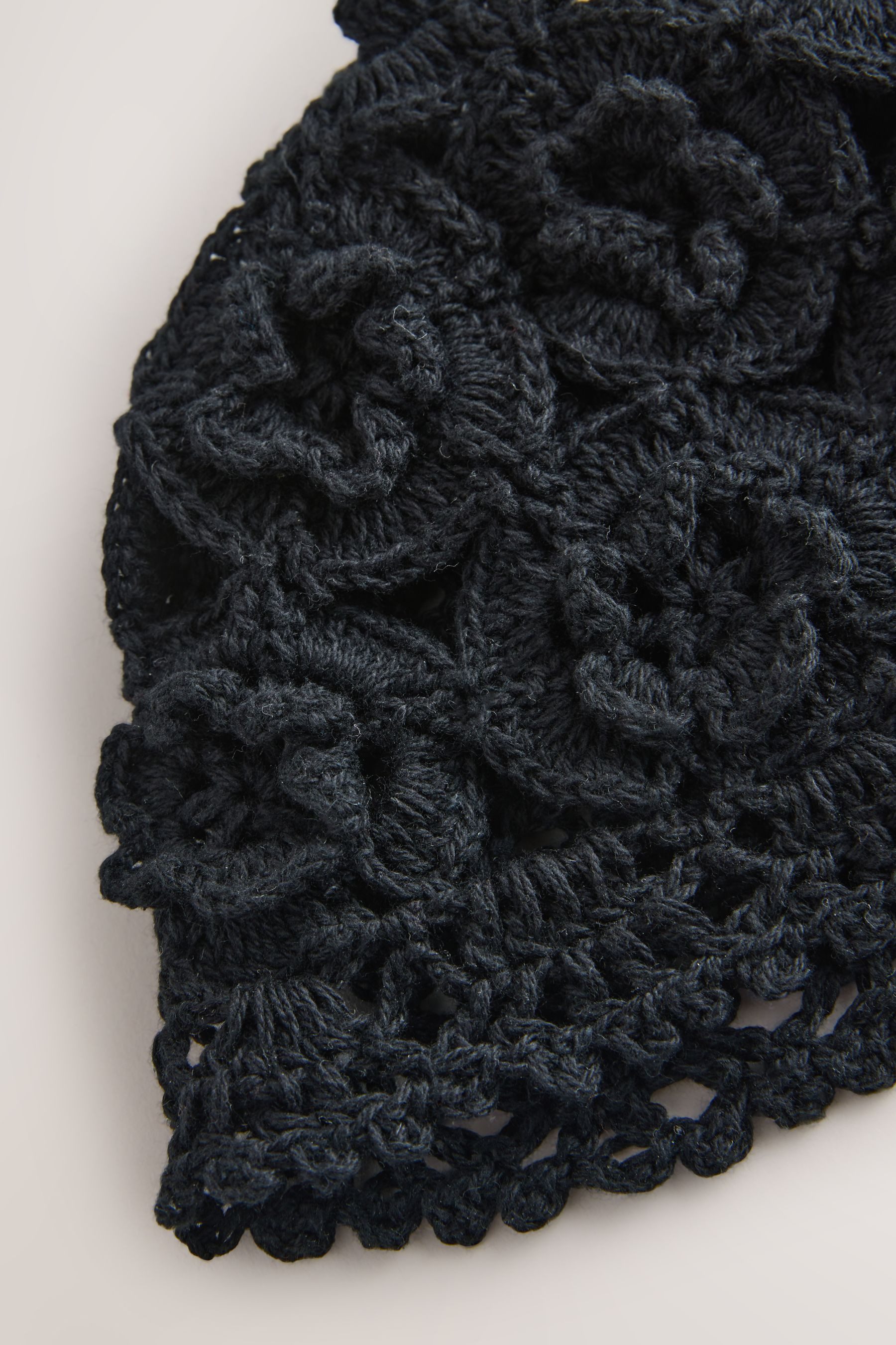 Next Strickmütze Hut mit Strick- und Häkeldetails (1-St)