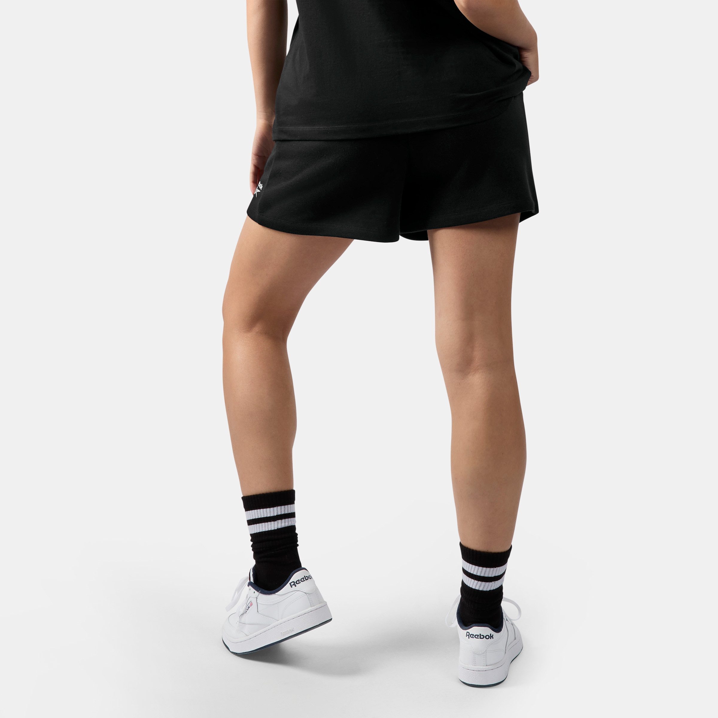 Reebok Sweatshorts TYLA SHORTS Sweatshorts-Design, sportlicher Stil, für Freizeit