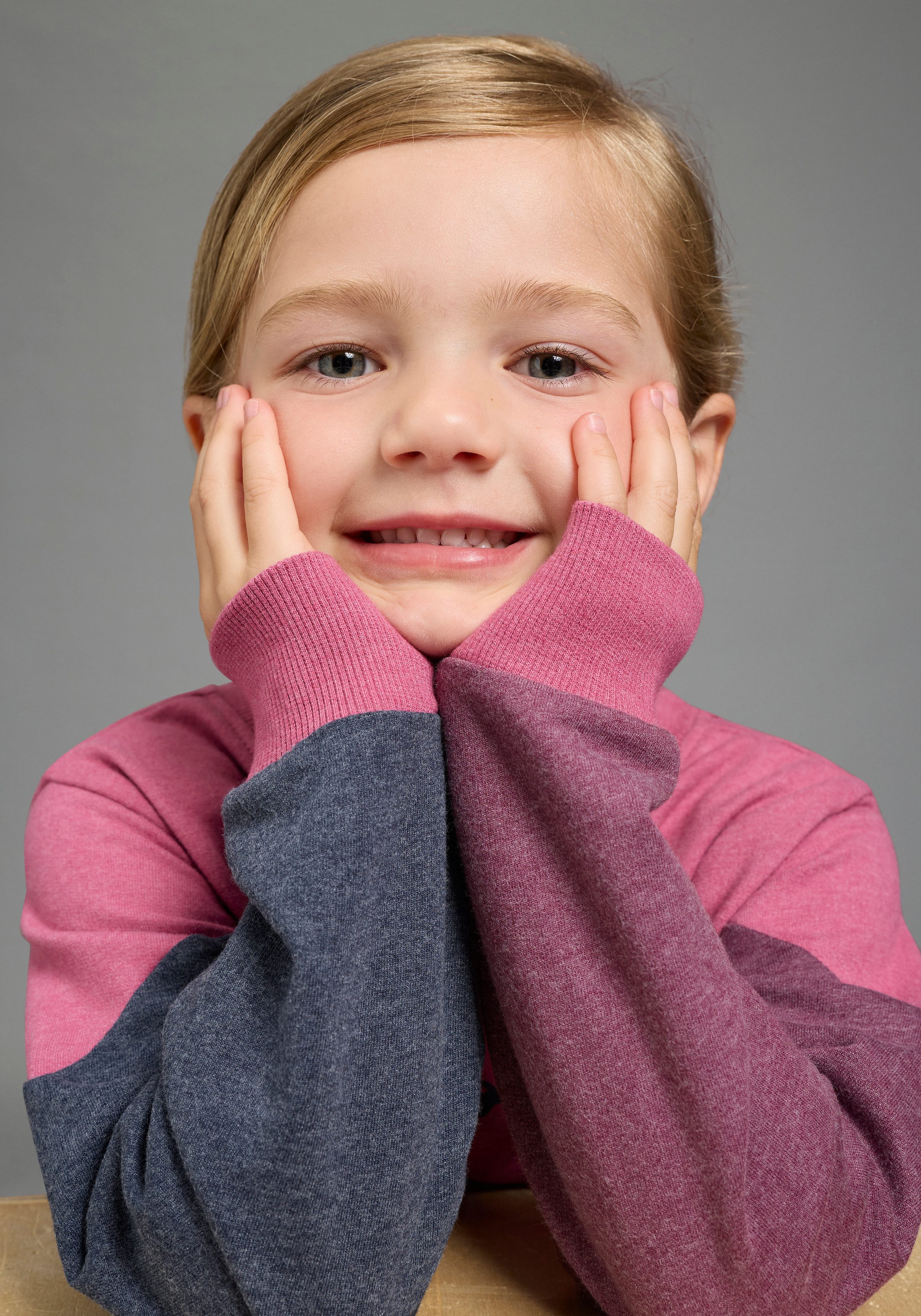 KangaROOS Sweatshirt Colorblocking für kleine Mädchen Langarm, hüftlang, lockere Passform, mit Logodruck