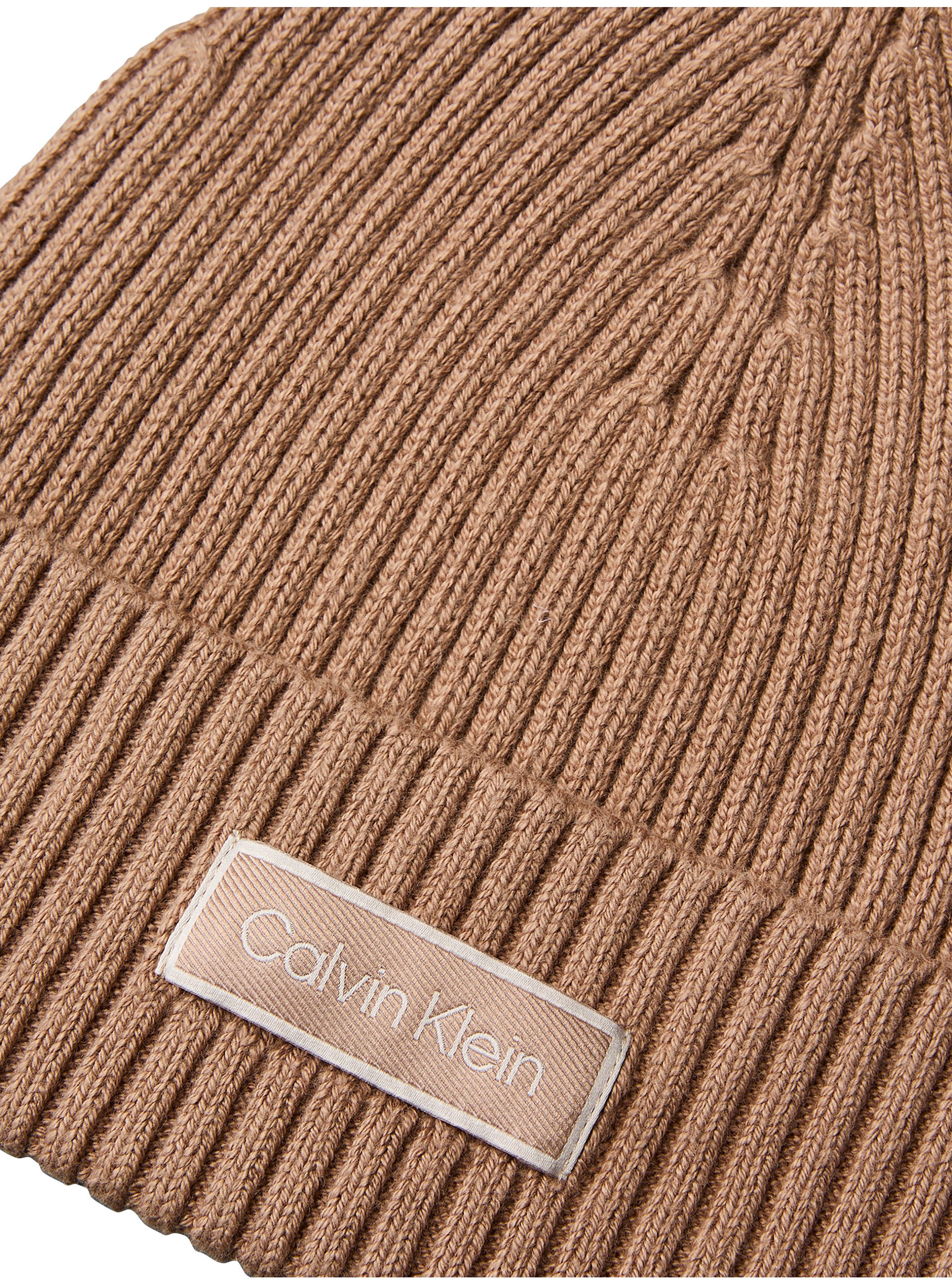 Calvin Klein Beanie PATCH CHUNKY RIB COTTON BEANIE Regular fit mit aufgenähtem Markenlogo